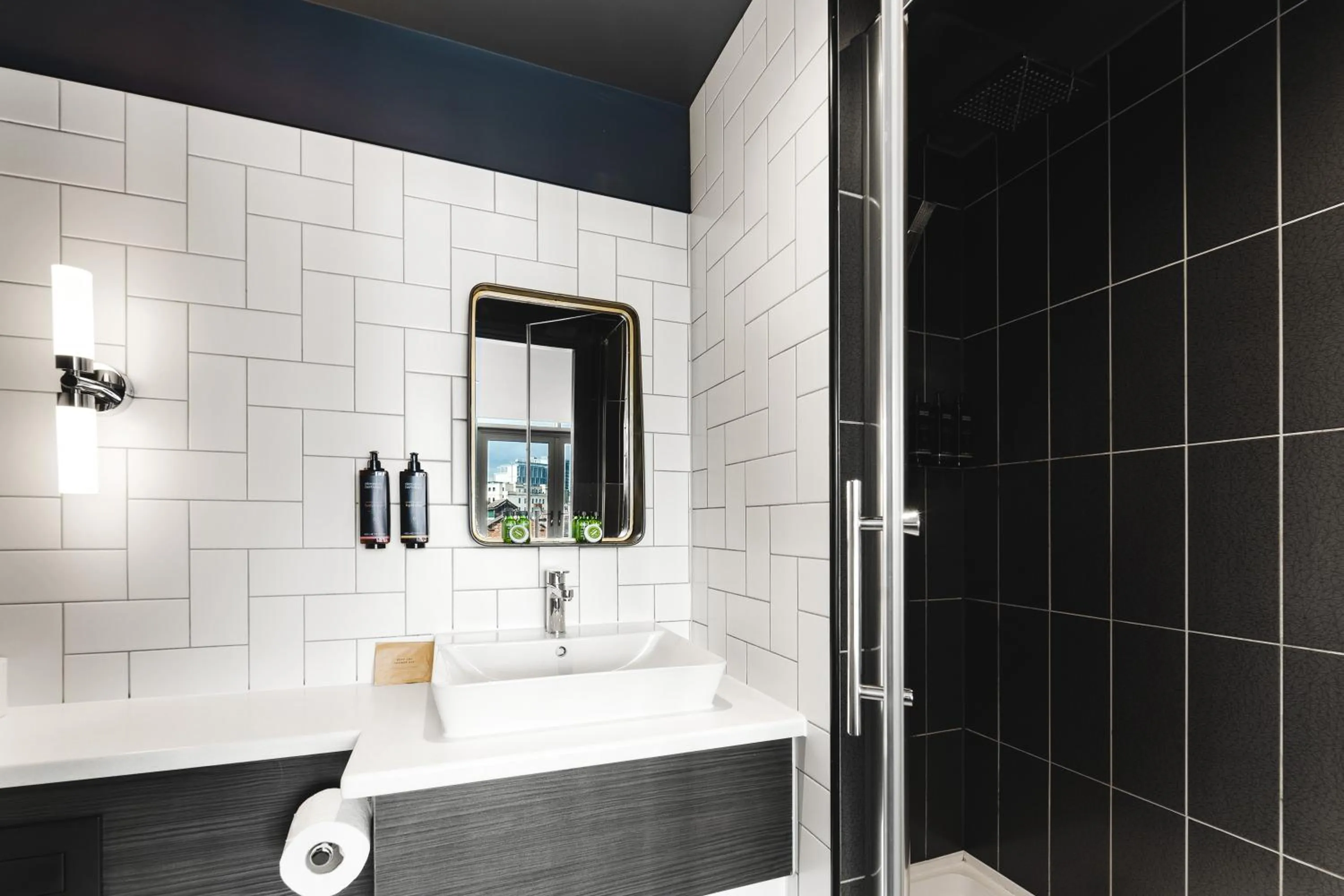 Shower in Ropewalks Hotel