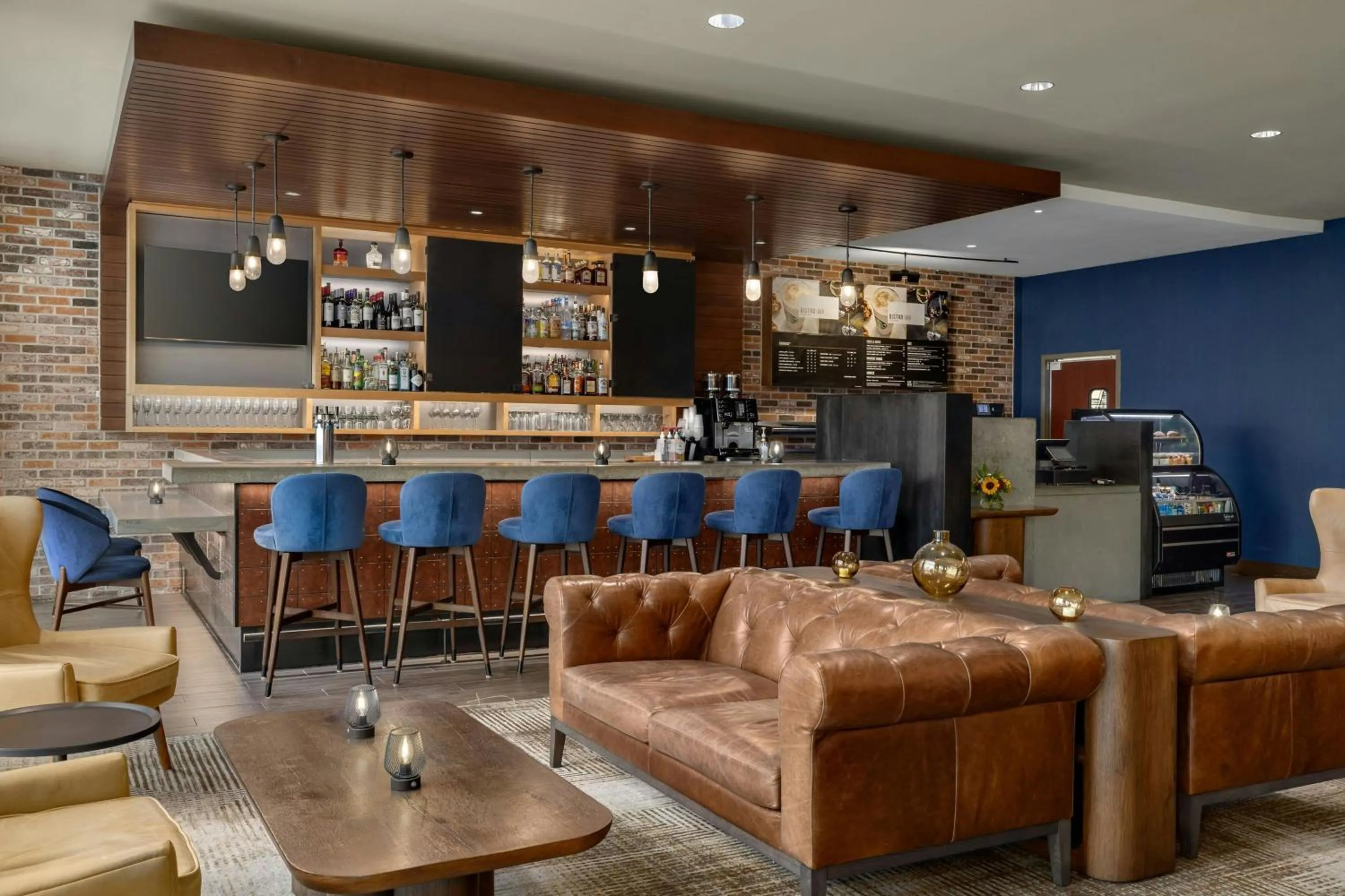 Lounge or bar in Courtyard by Marriott Portland Downtown/Waterfront