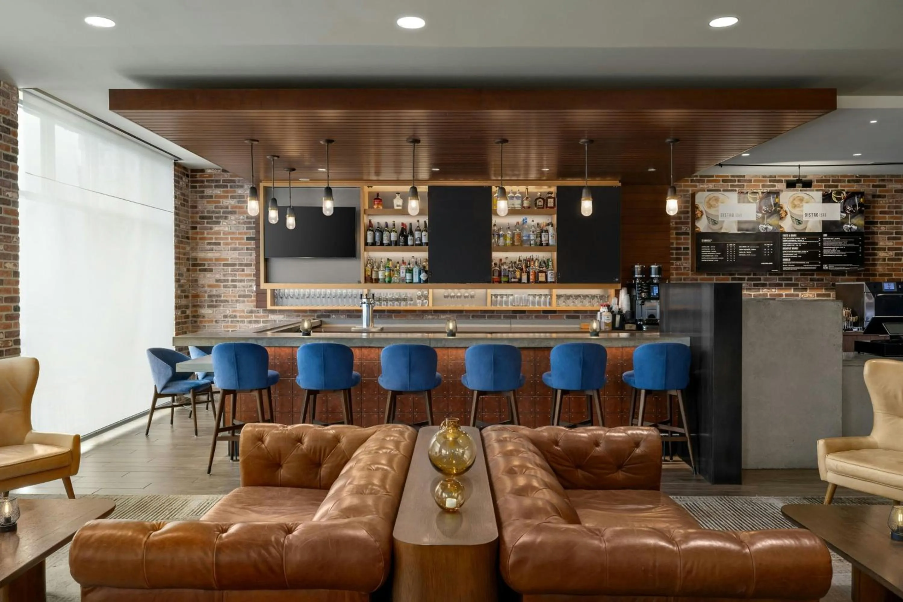 Lounge or bar in Courtyard by Marriott Portland Downtown/Waterfront