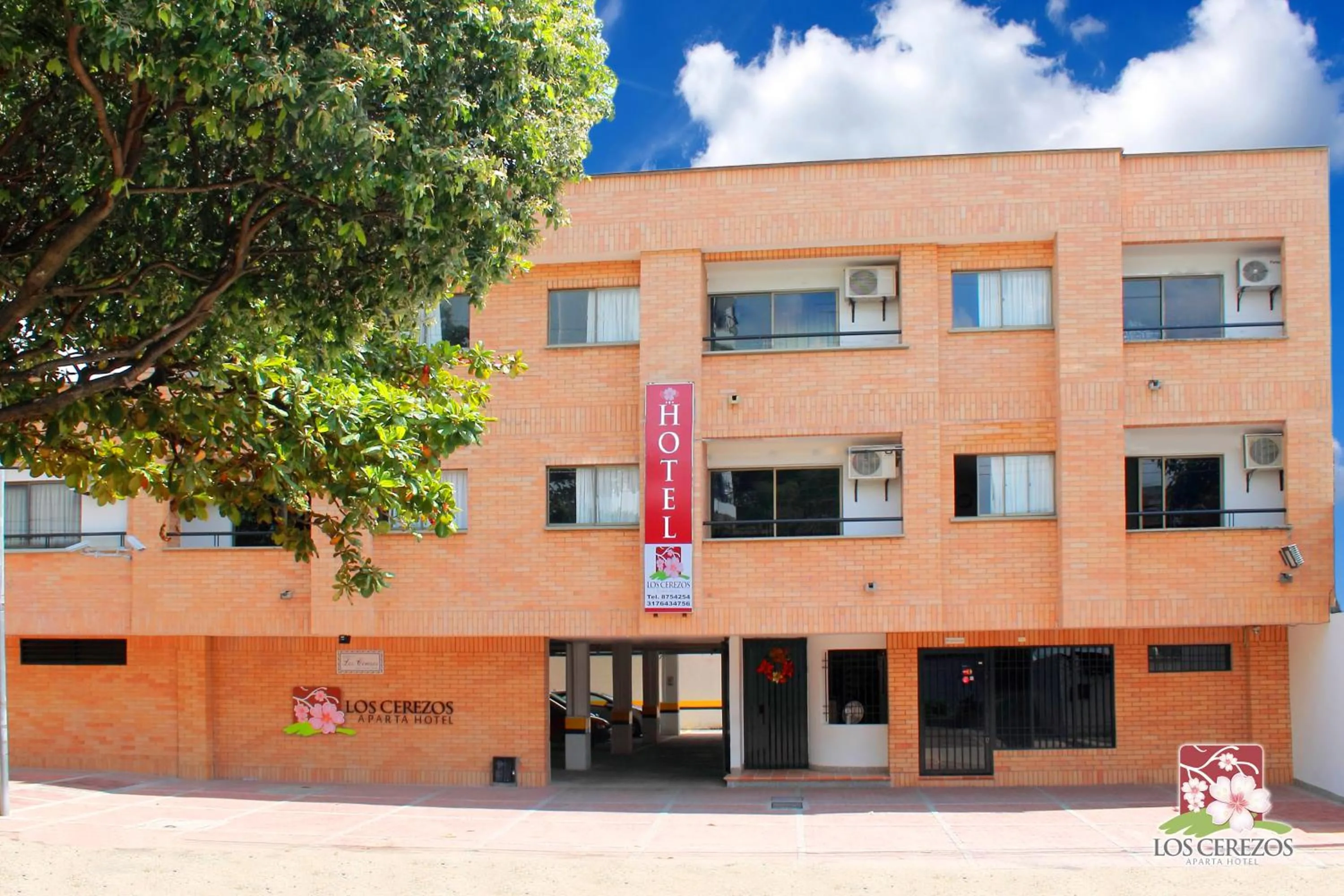 Facade/entrance in Apartahotel Los Cerezos