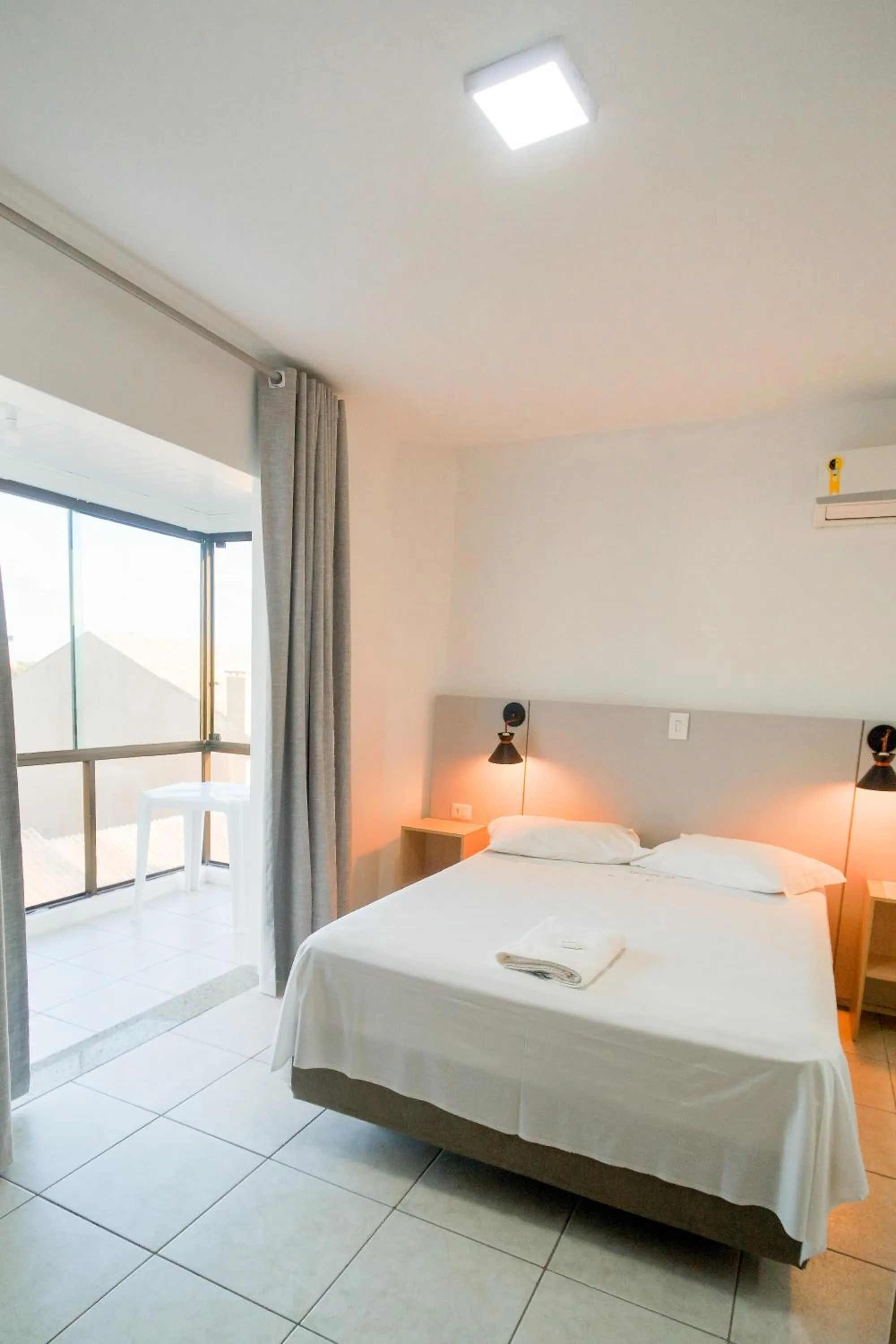 Bedroom, Bed in Xangri-La Praia Hotel