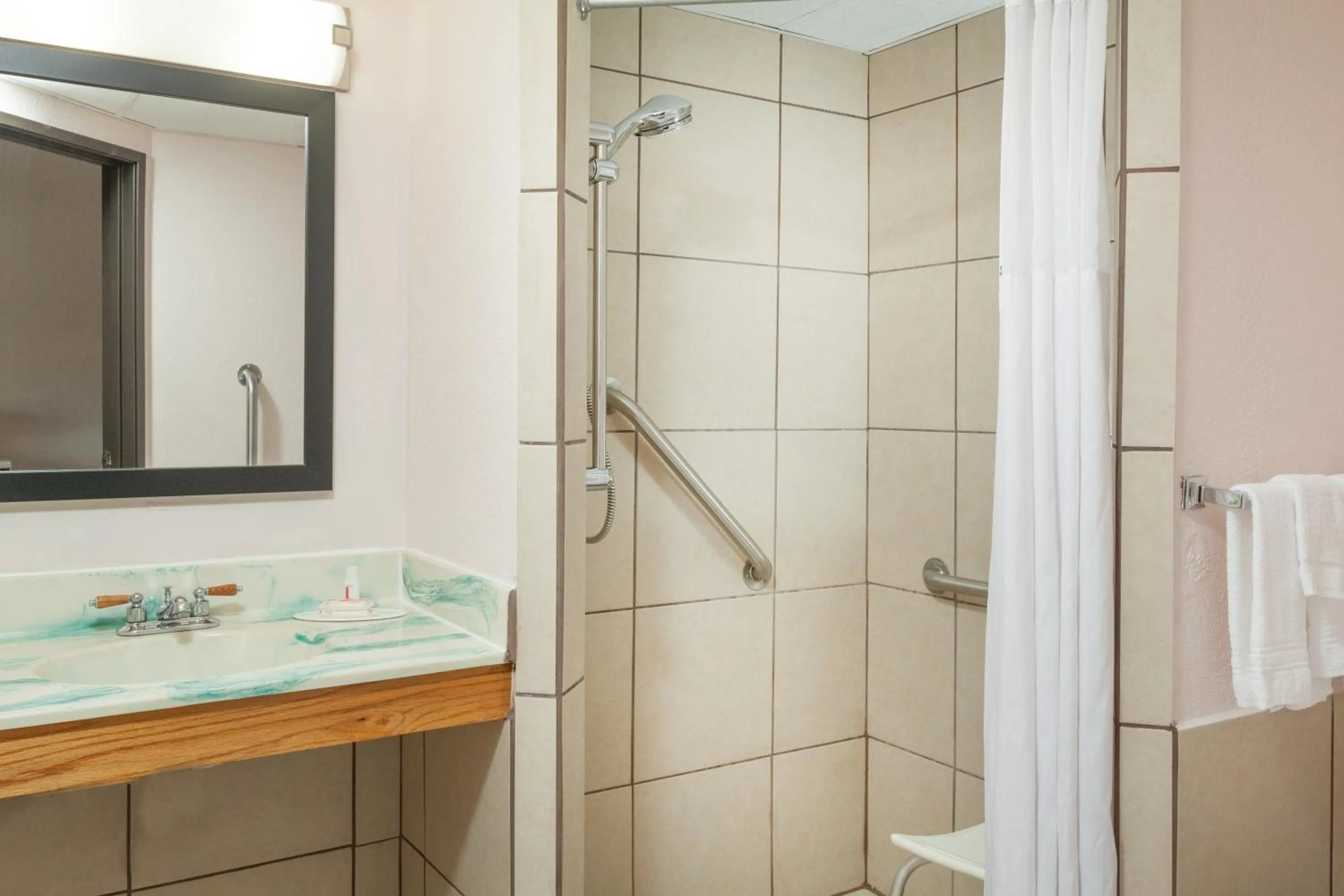 Days Inn by Wyndham Mason City