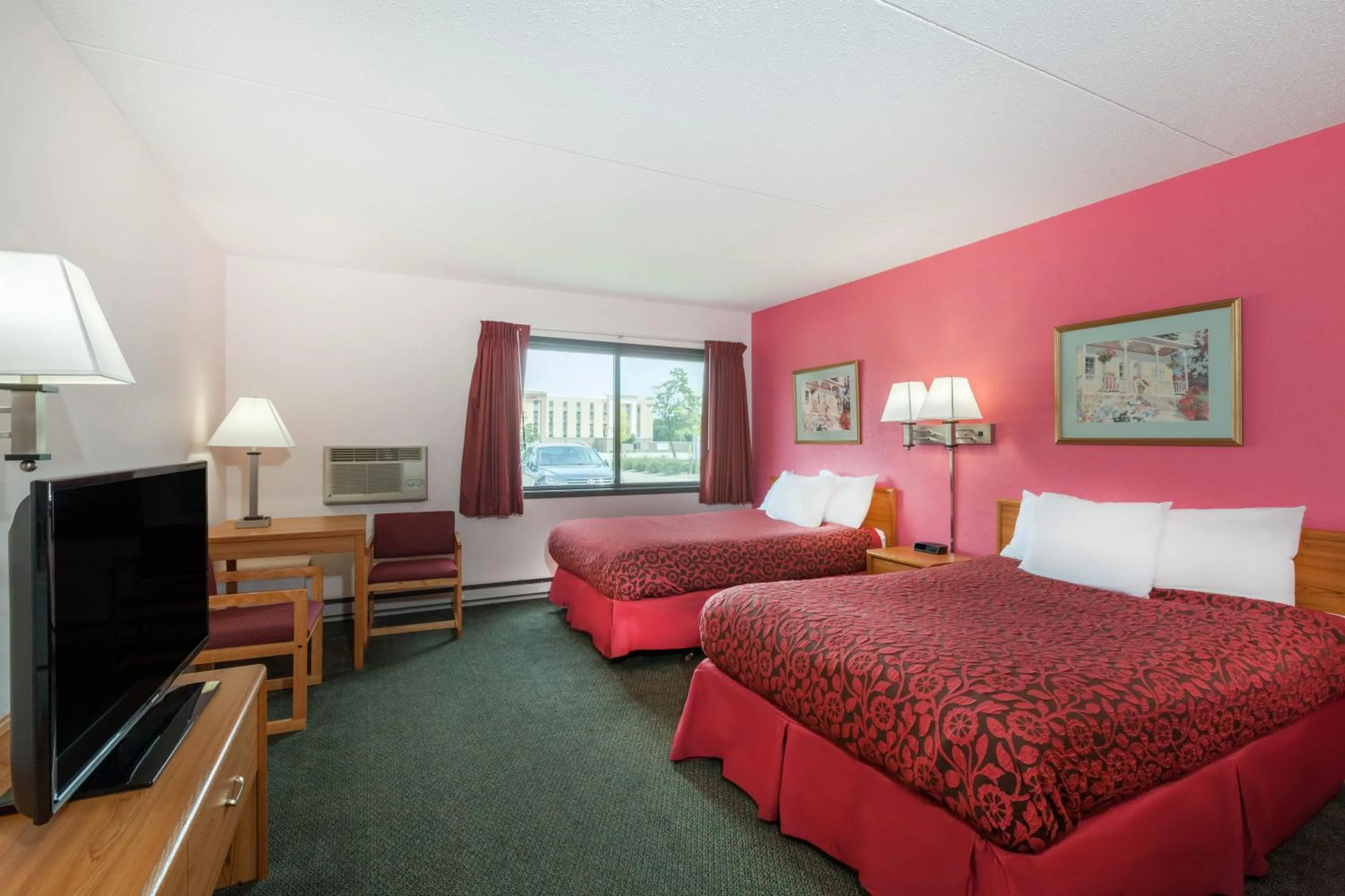 Bed in Days Inn by Wyndham Mason City