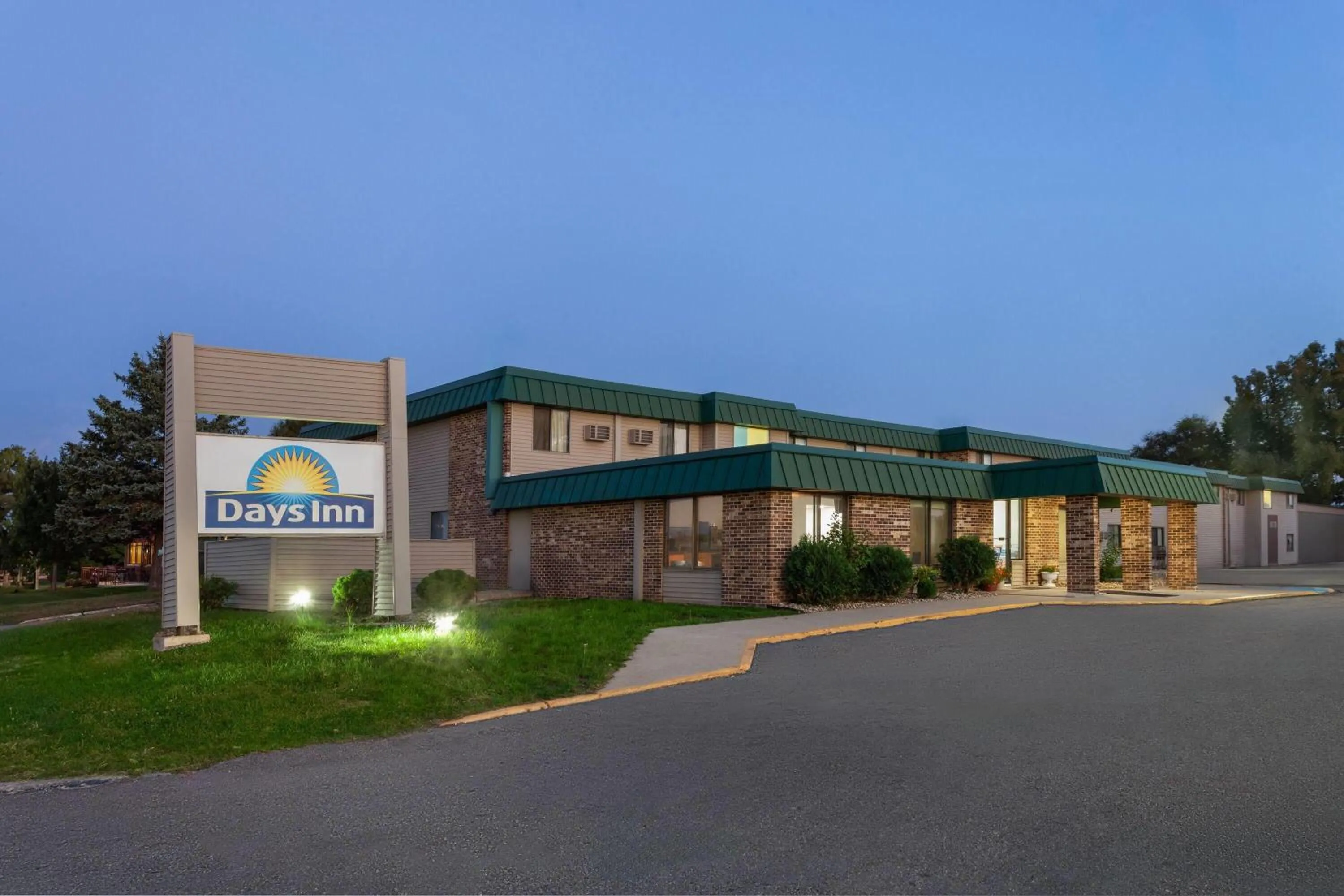 Property building in Days Inn by Wyndham Mason City