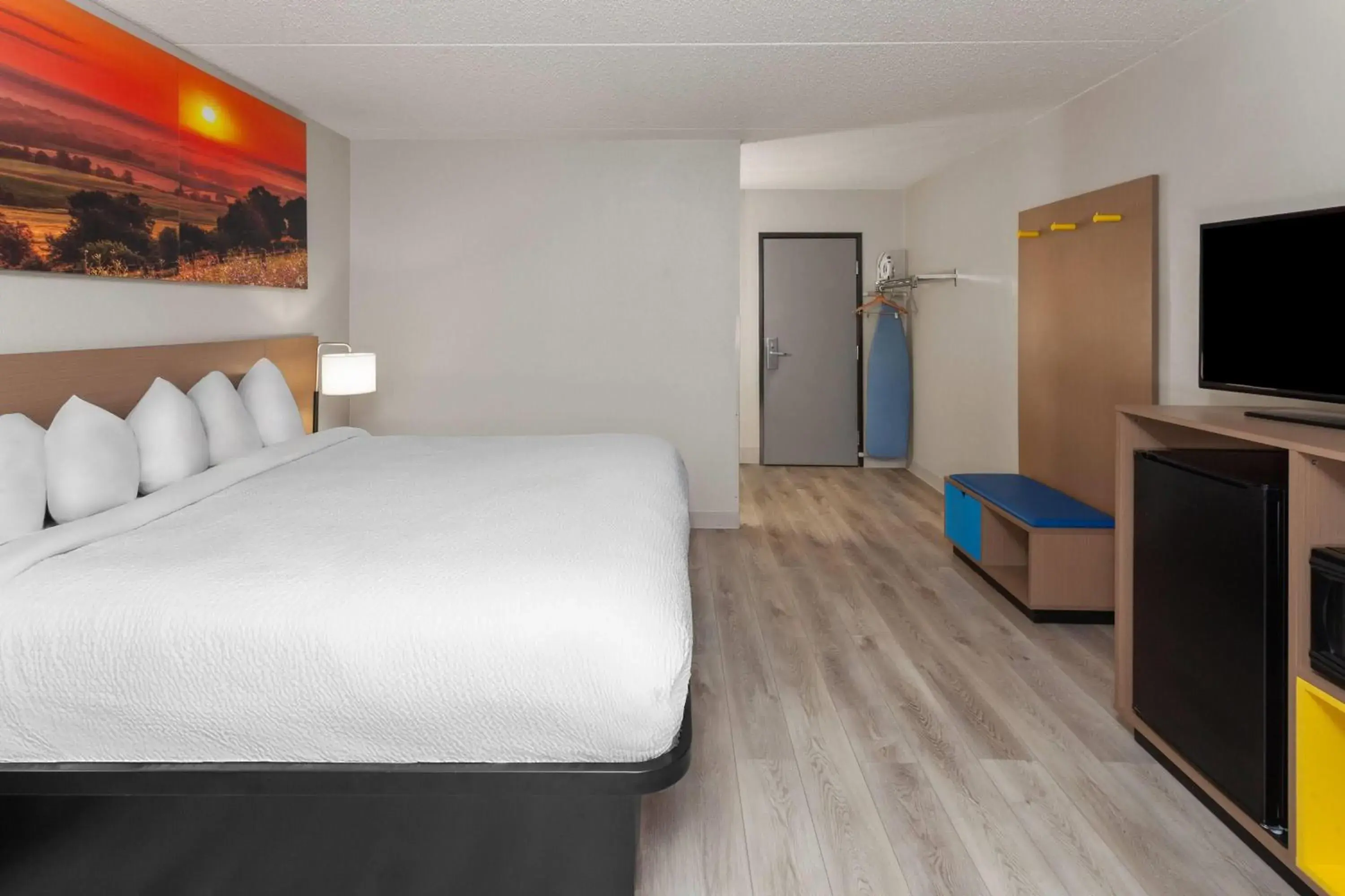 Photo of the whole room, Bed in Days Inn by Wyndham Mason City Photo of the whole room, Bed in Days Inn by Wyndham Mason City