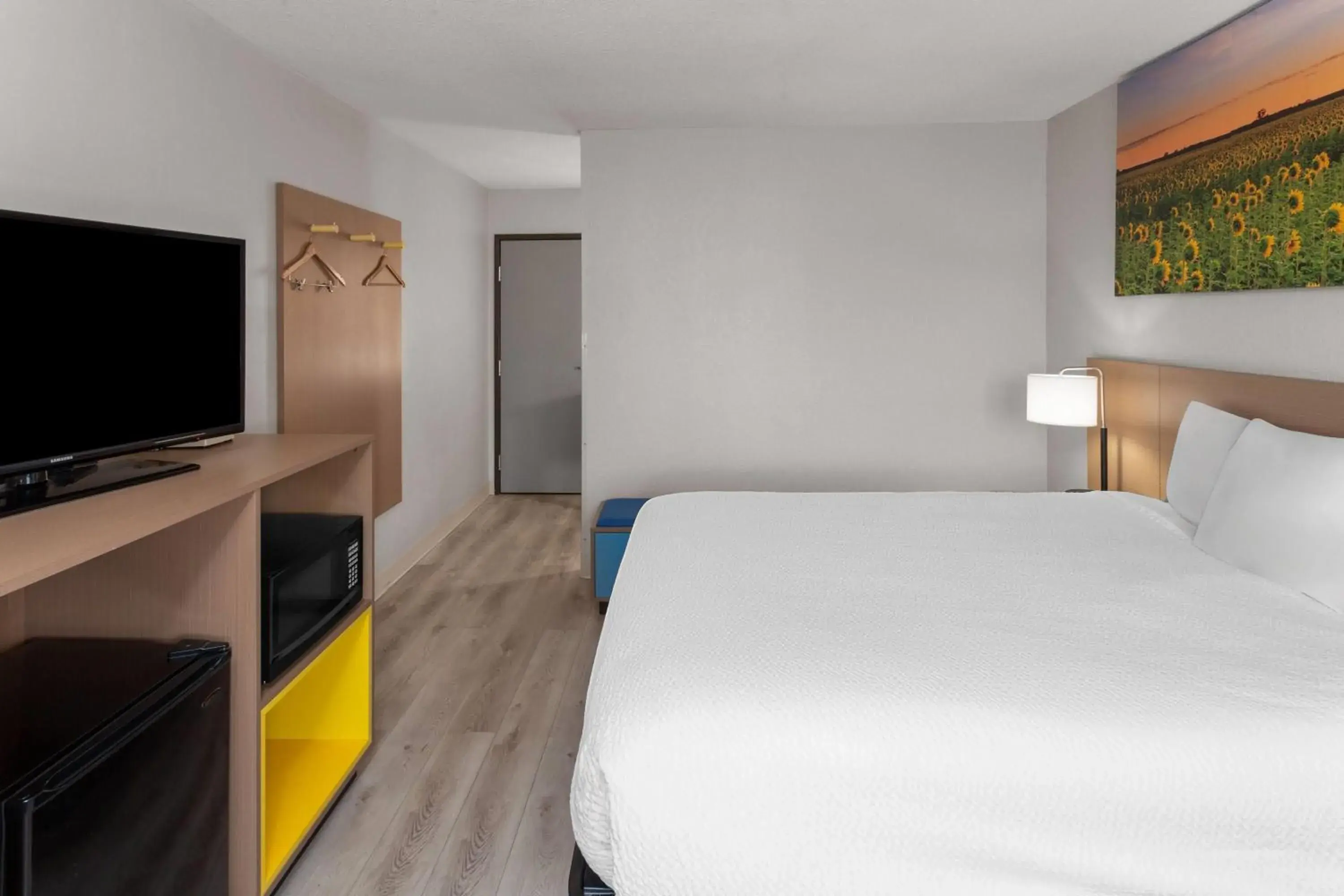 Photo of the whole room, Bed in Days Inn by Wyndham Mason City Photo of the whole room, Bed in Days Inn by Wyndham Mason City