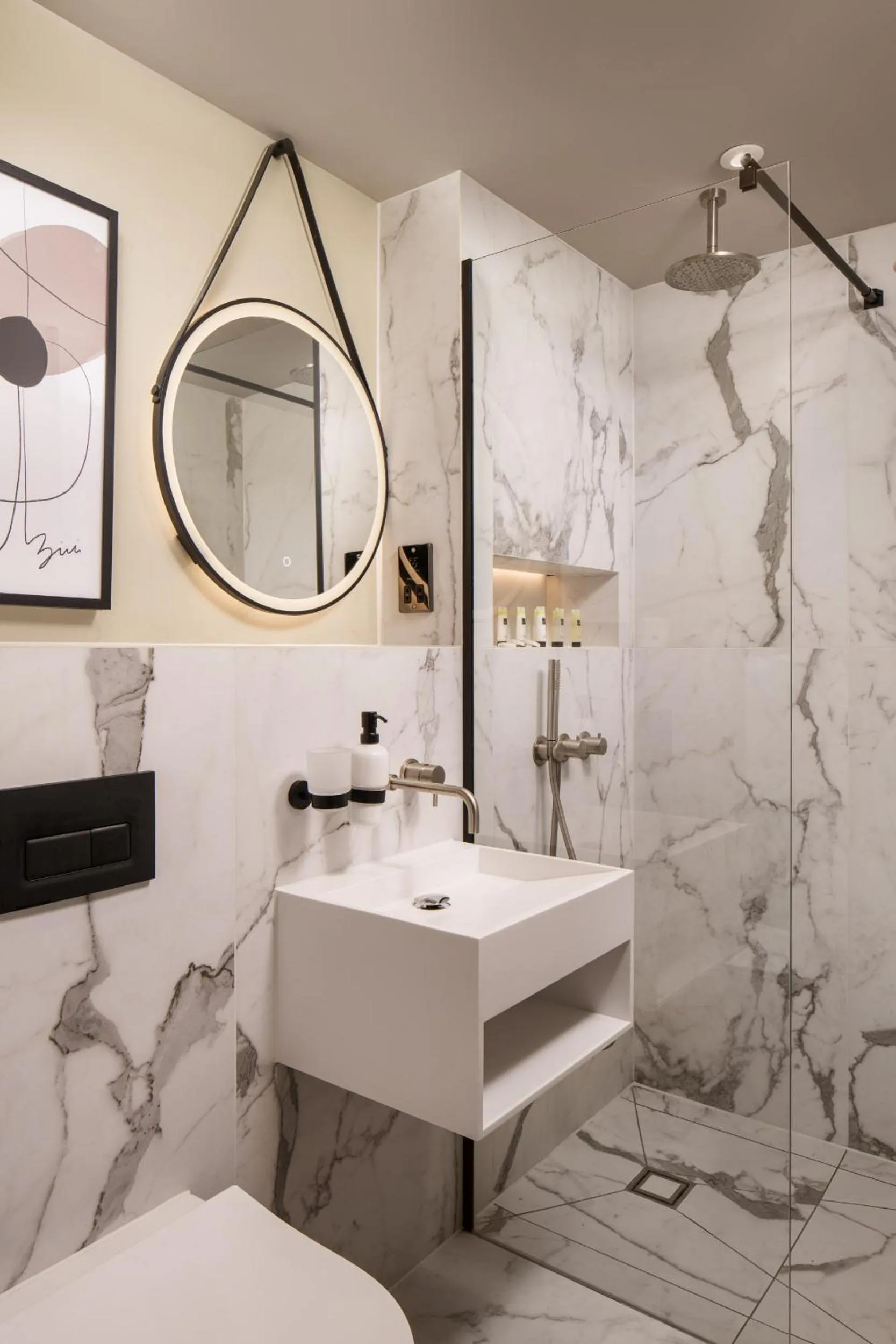 Shower in Central Park Hotel