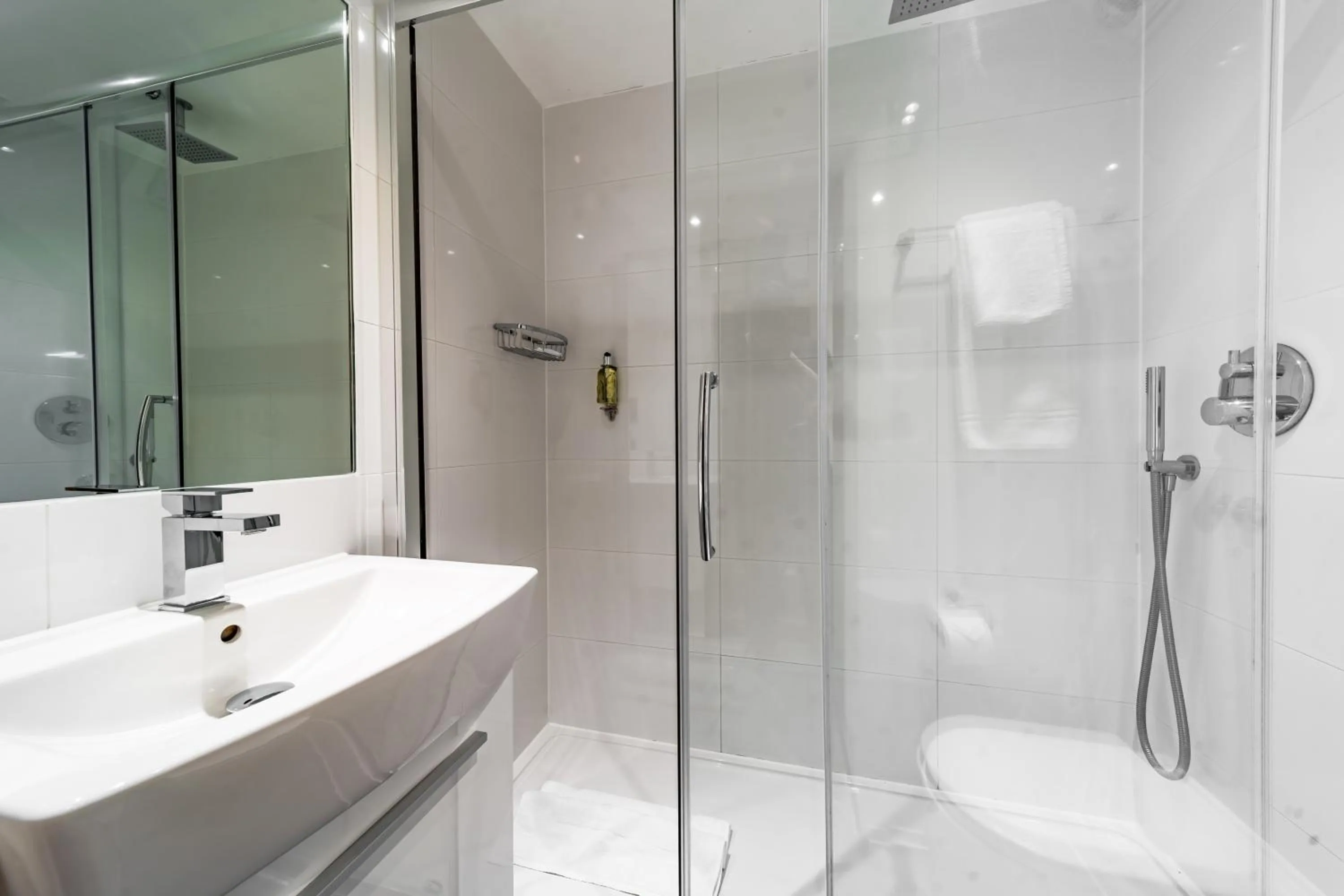 Shower in Central Park Hotel