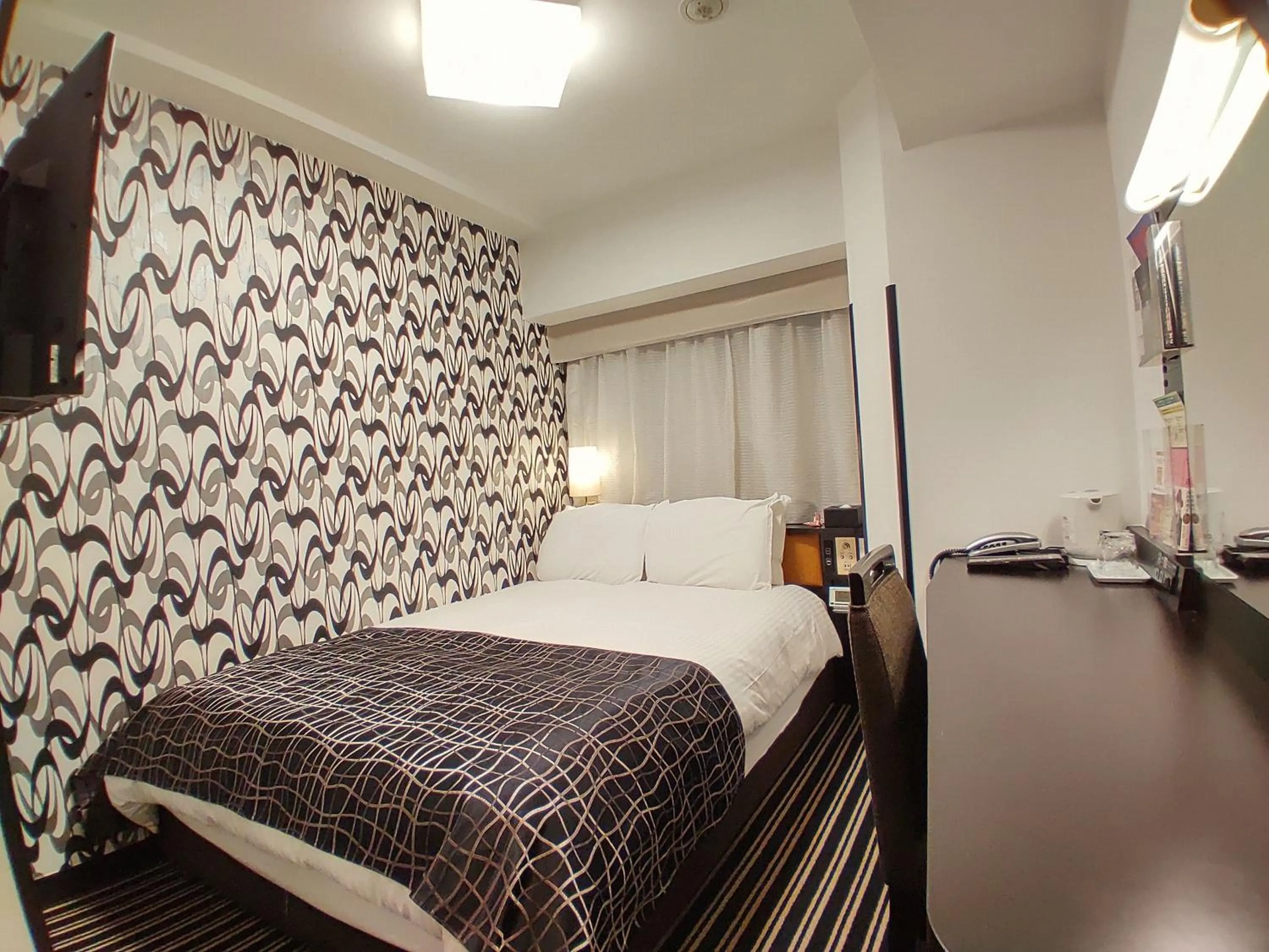 Photo of the whole room, Bed in APA Hotel Nagatacho Hanzomon Ekimae