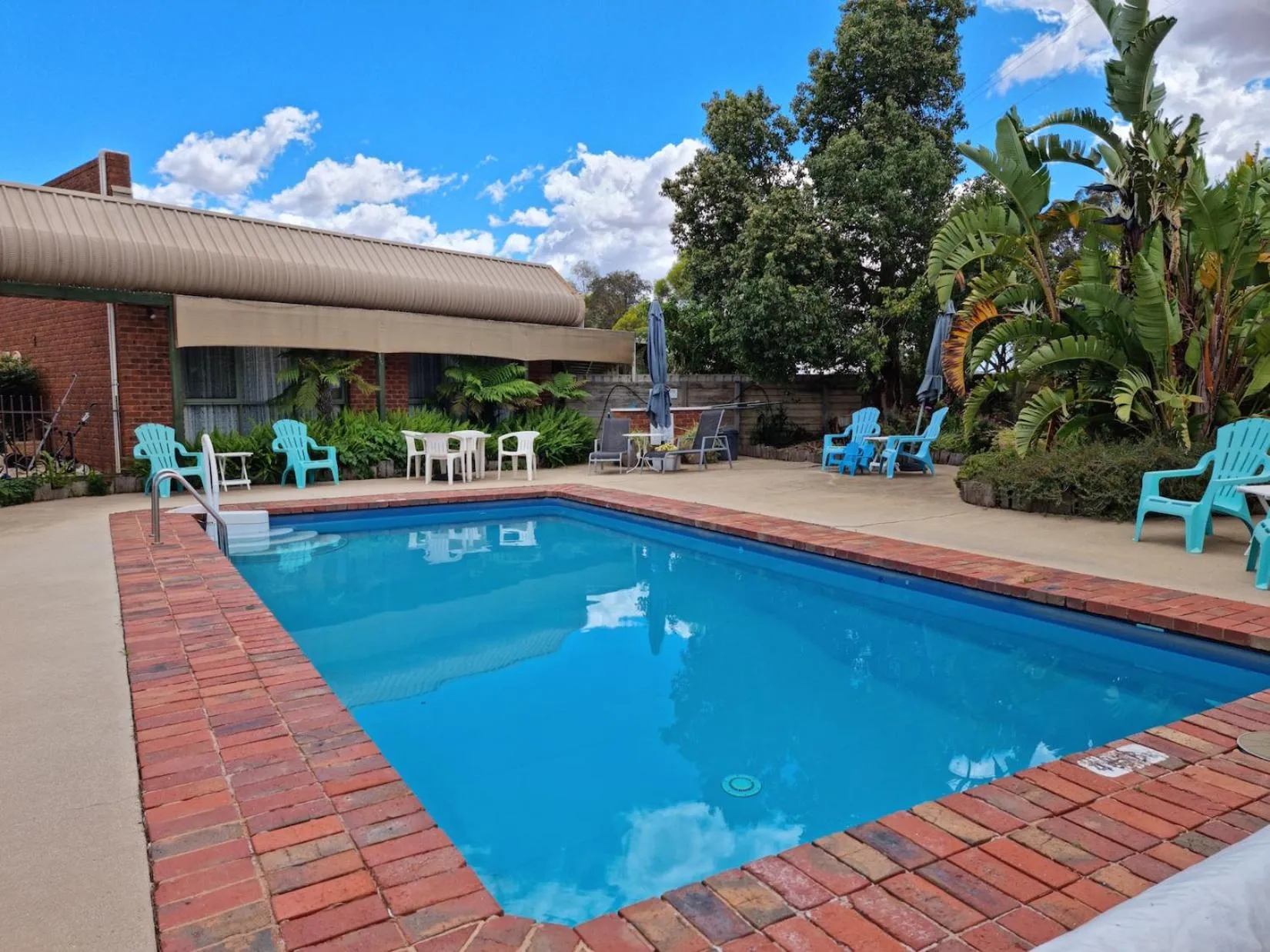 Swimming pool in Tooleybuc Club Motor Inn