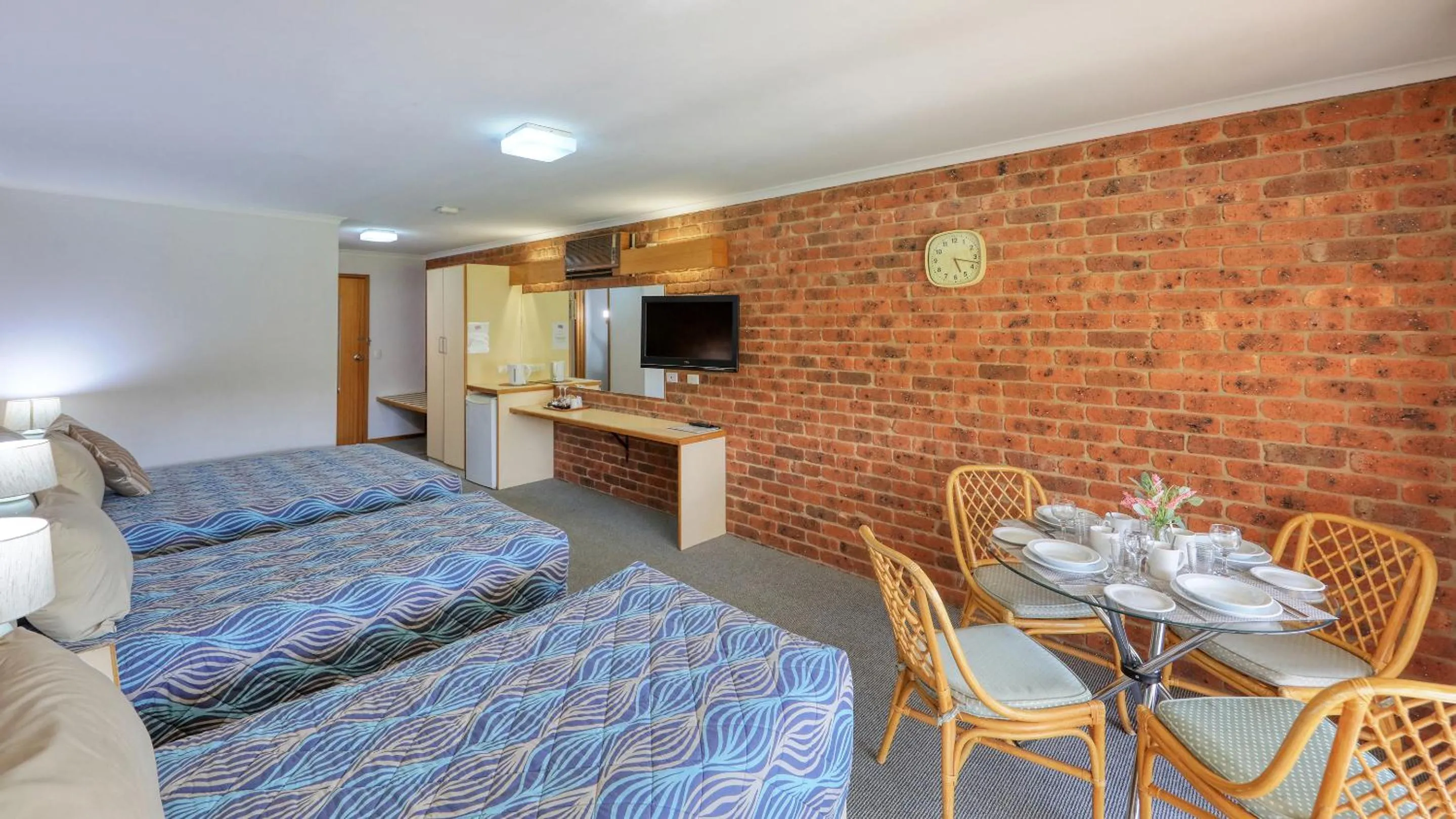 Photo of the whole room in Tooleybuc Club Motor Inn
