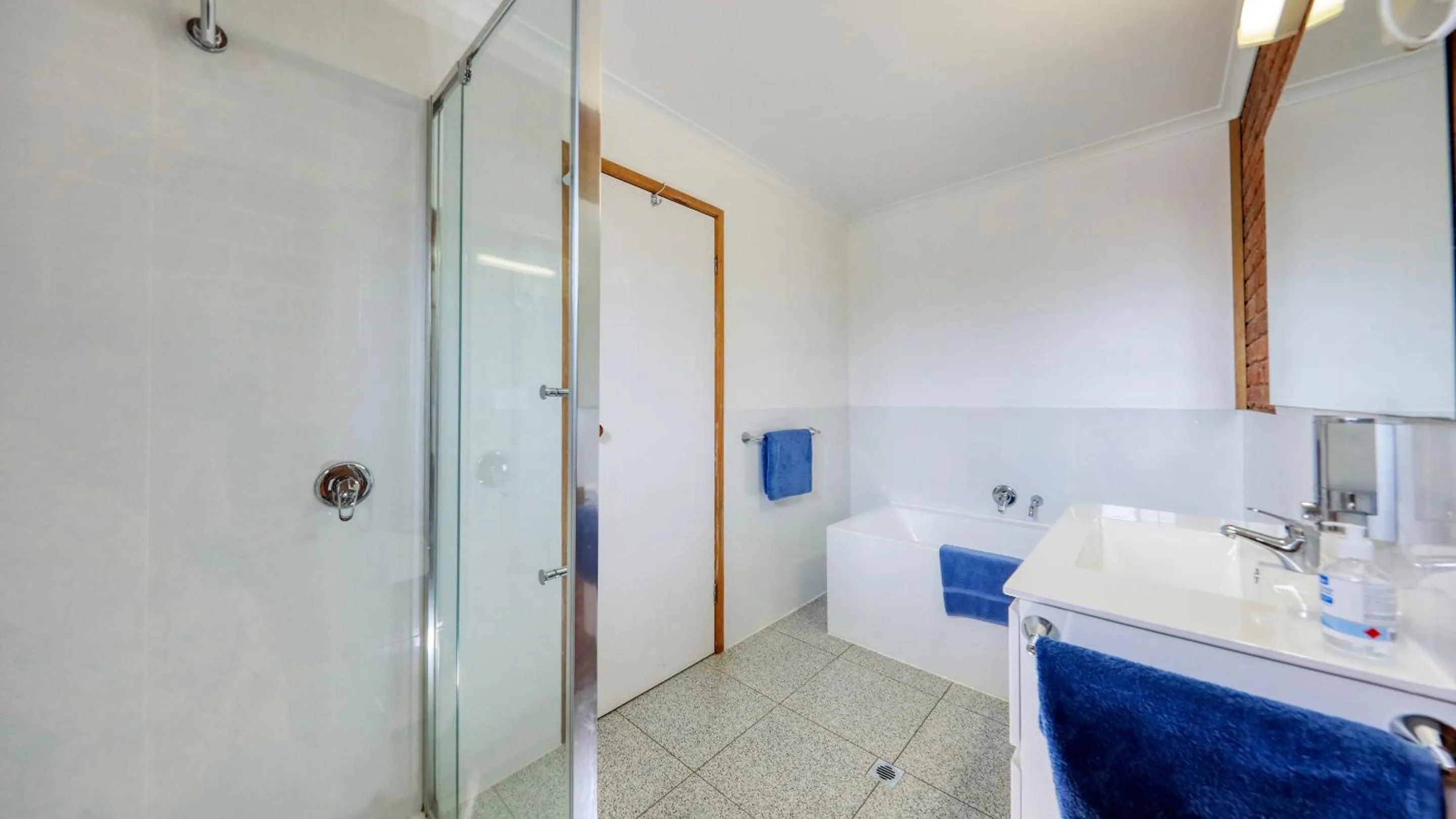 Bathroom in Tooleybuc Club Motor Inn