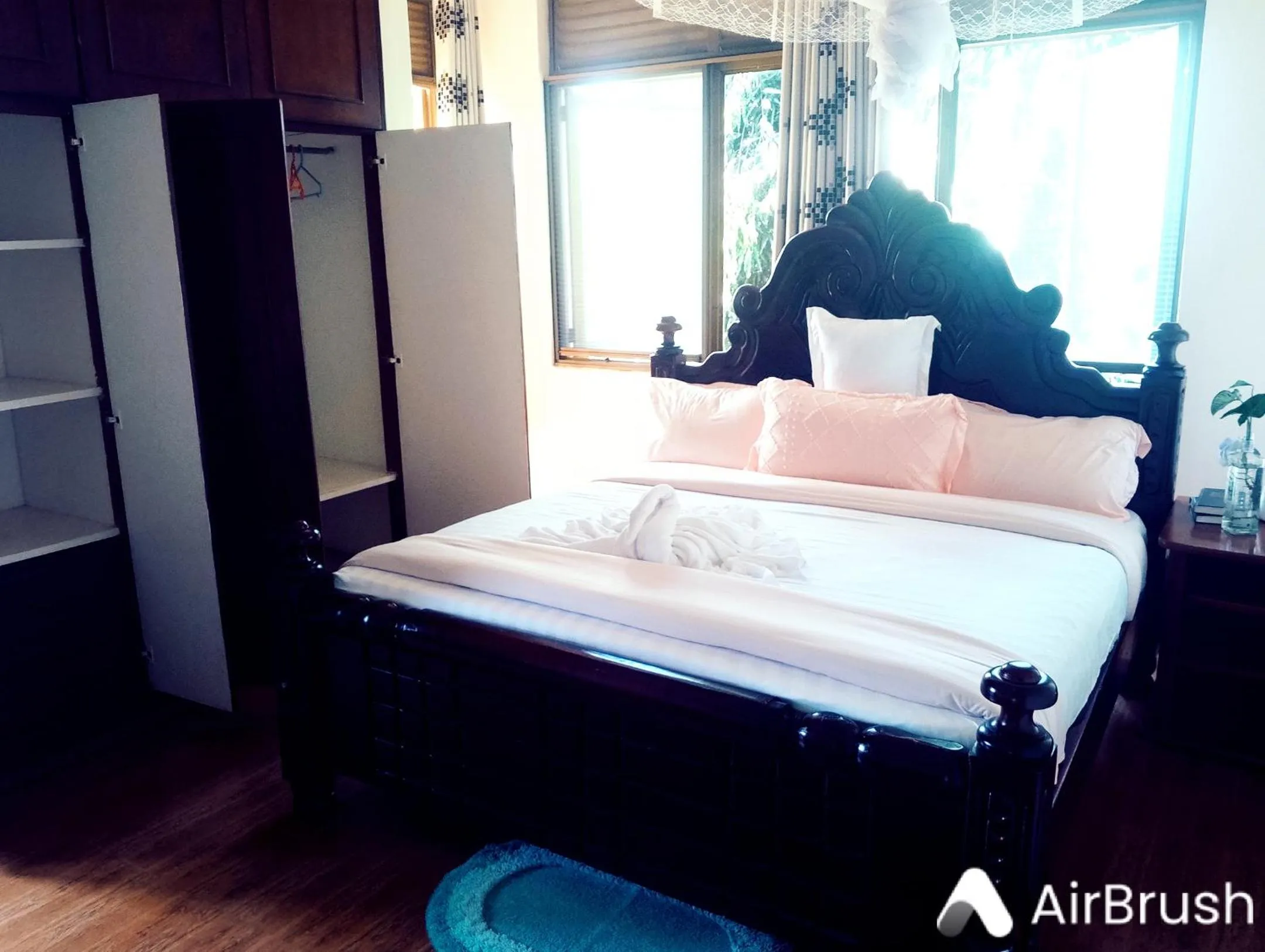 Bathroom, Bed in DISCOVERY COURTS HOTEL