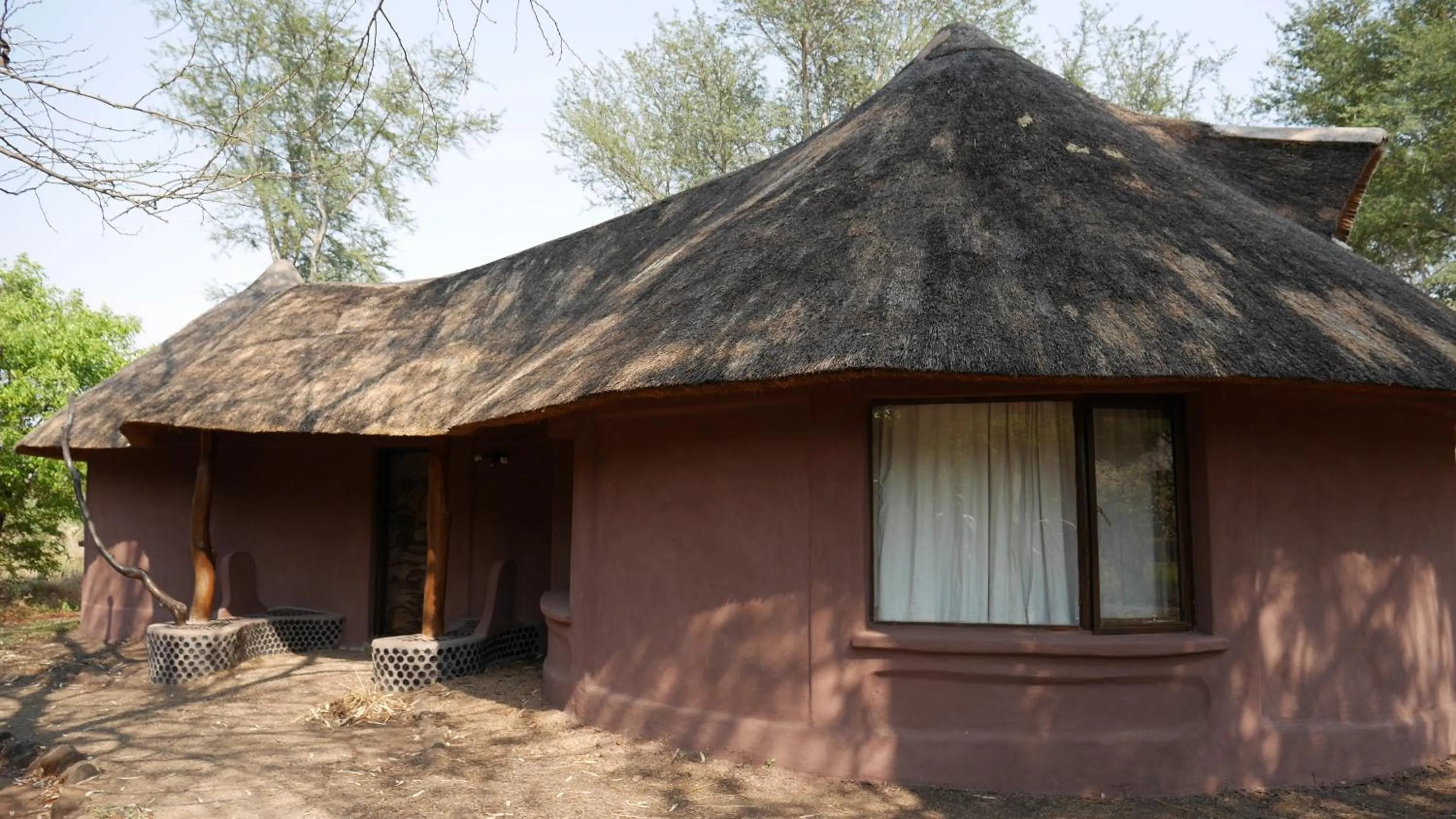 Property building in Munga Eco-Lodge