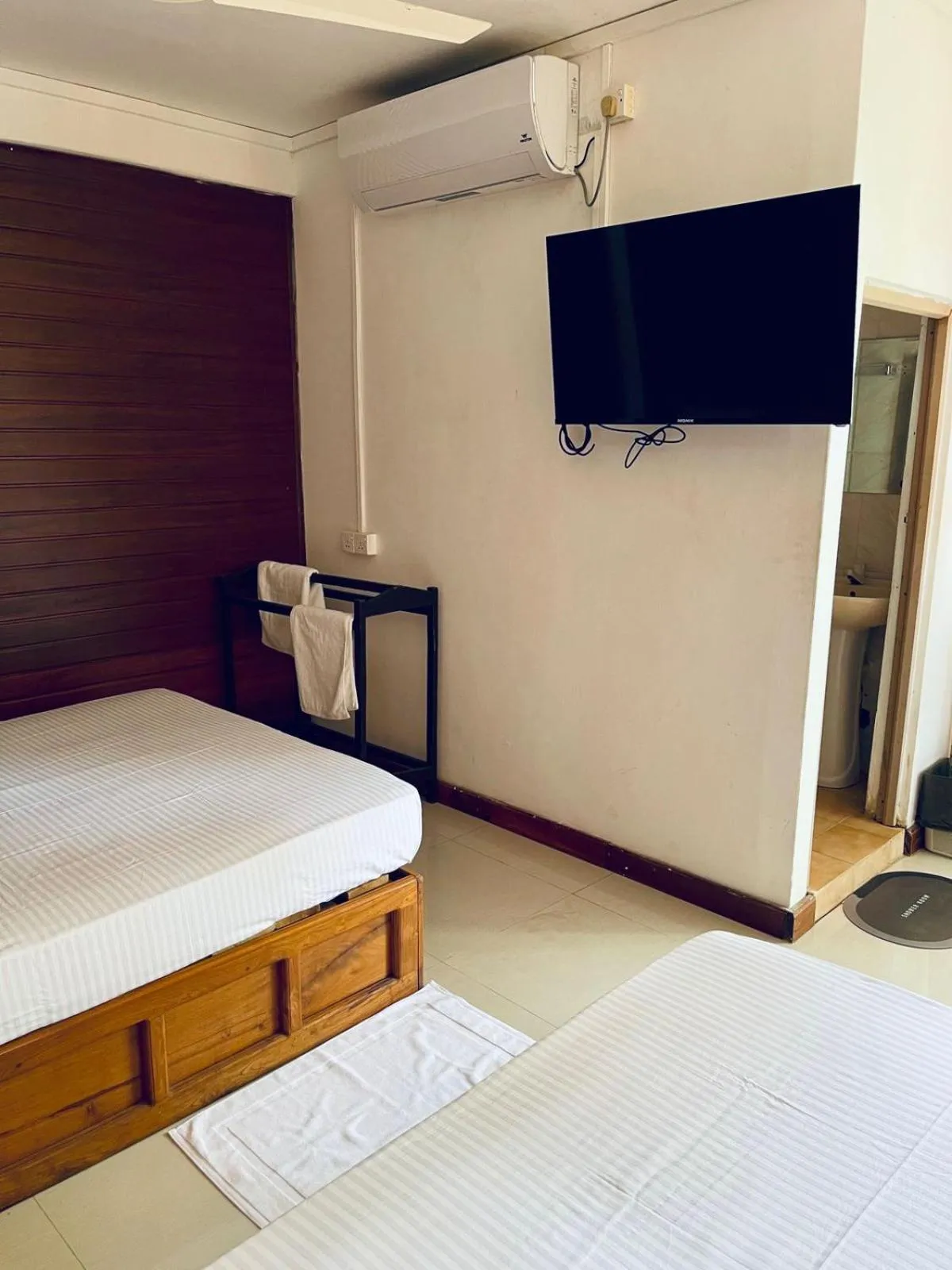 Bed in Anandas Beach Resort