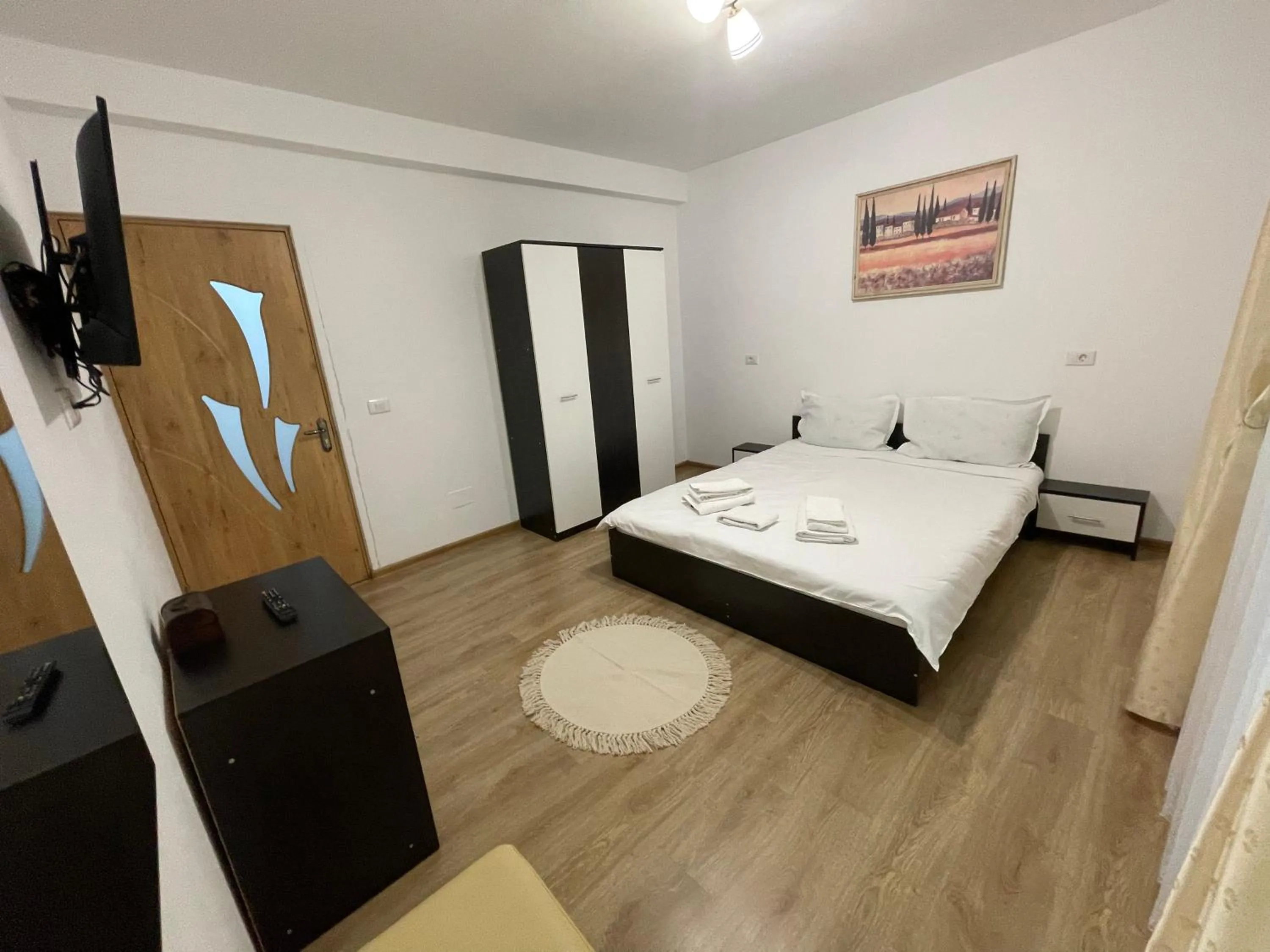 Bed in Cazare apartamente LAVI-TOUR Tg Neamț