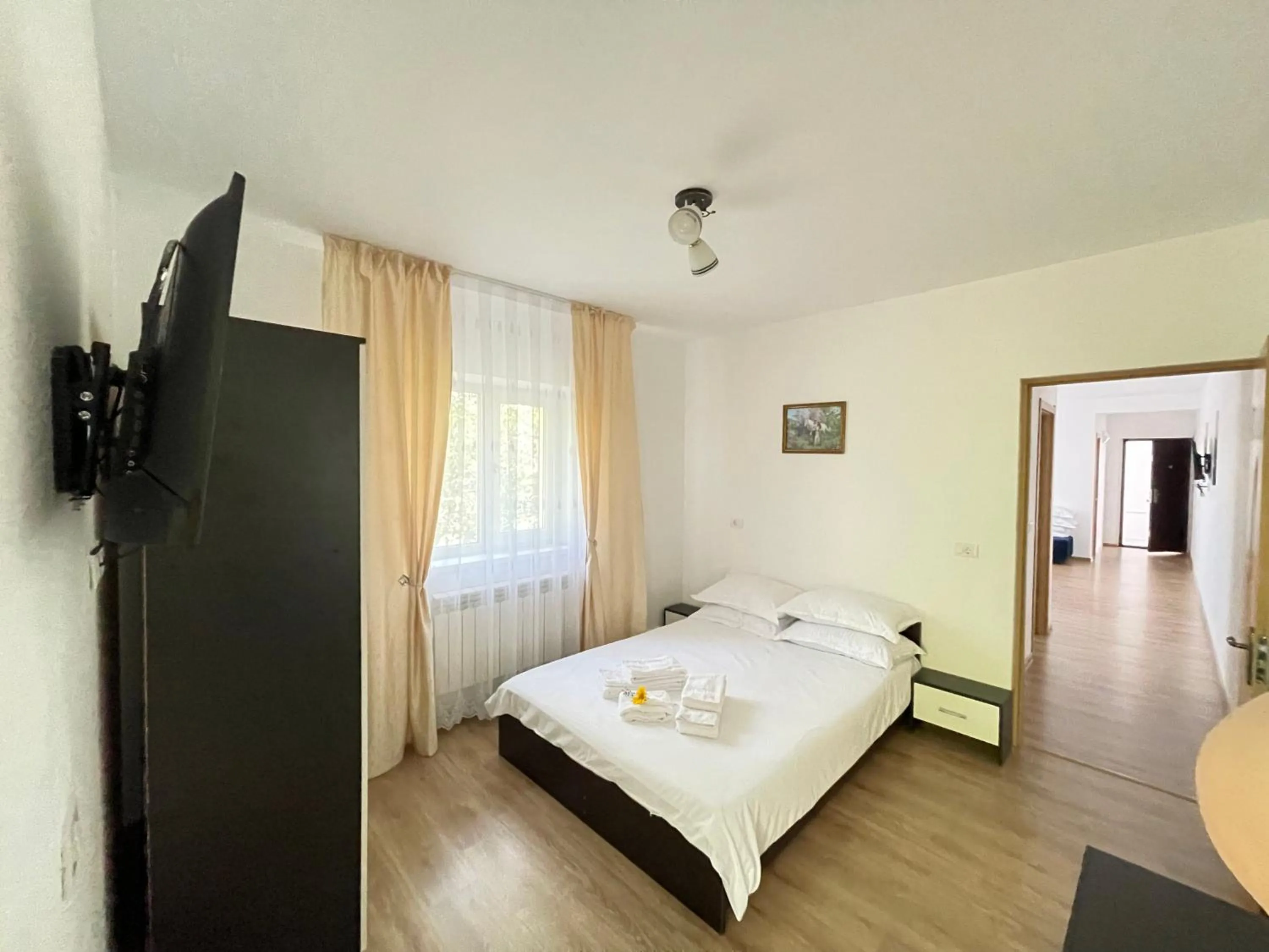 Bed in Cazare apartamente LAVI-TOUR Tg Neamț