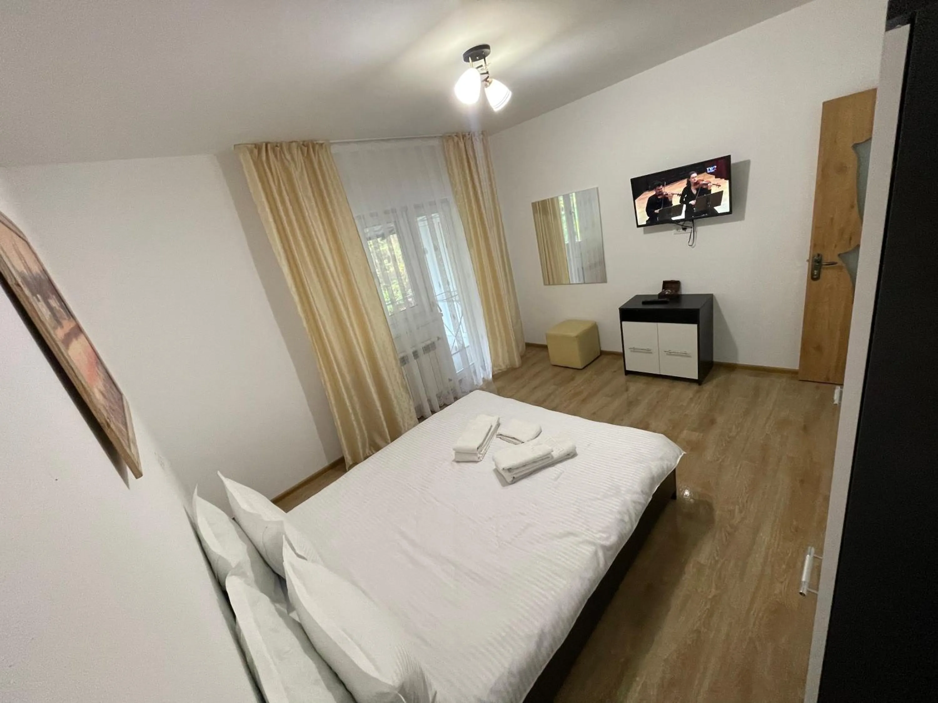 Bed in Cazare apartamente LAVI-TOUR Tg Neamț