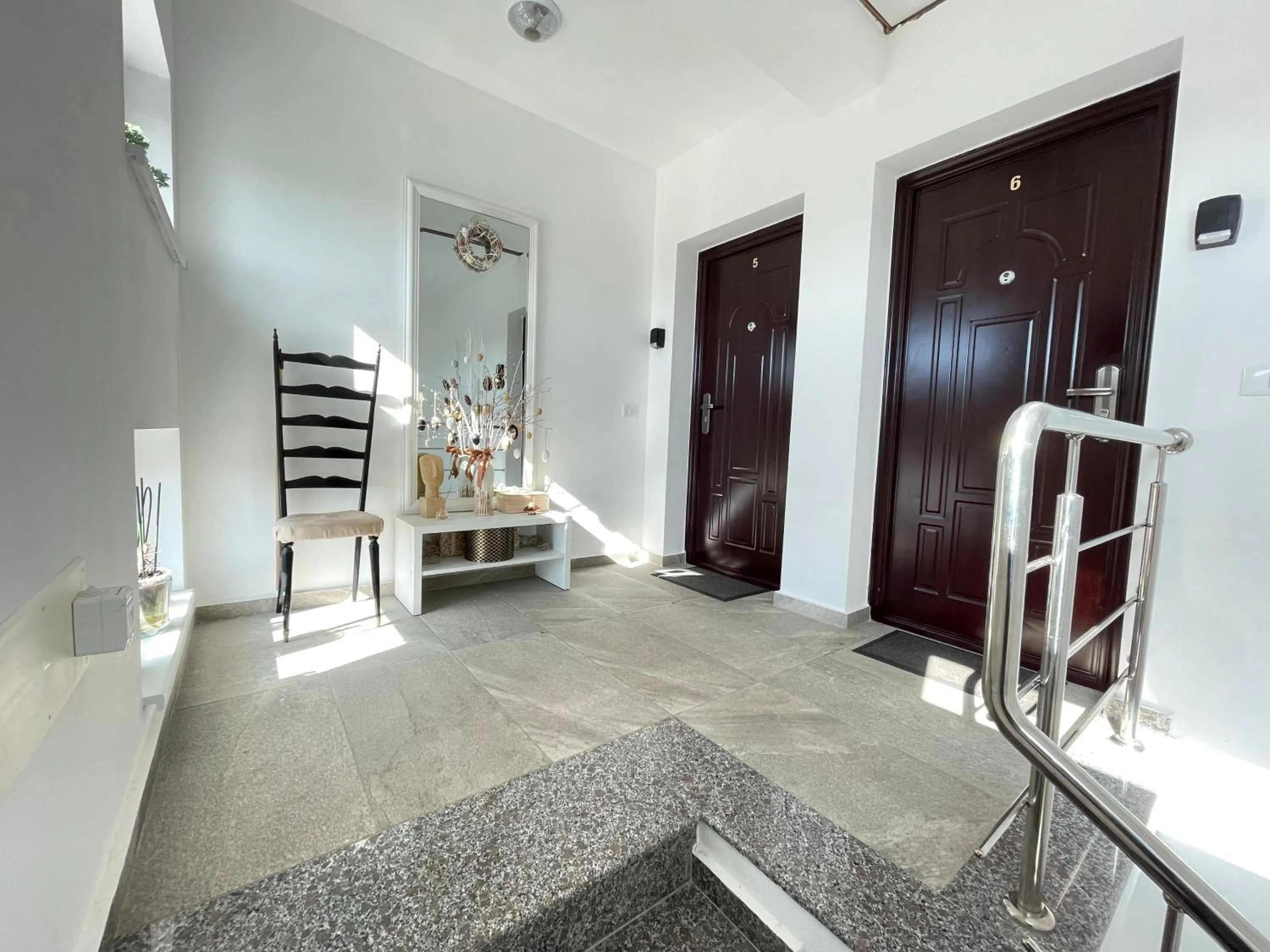 Cazare apartamente LAVI-TOUR Tg Neamț