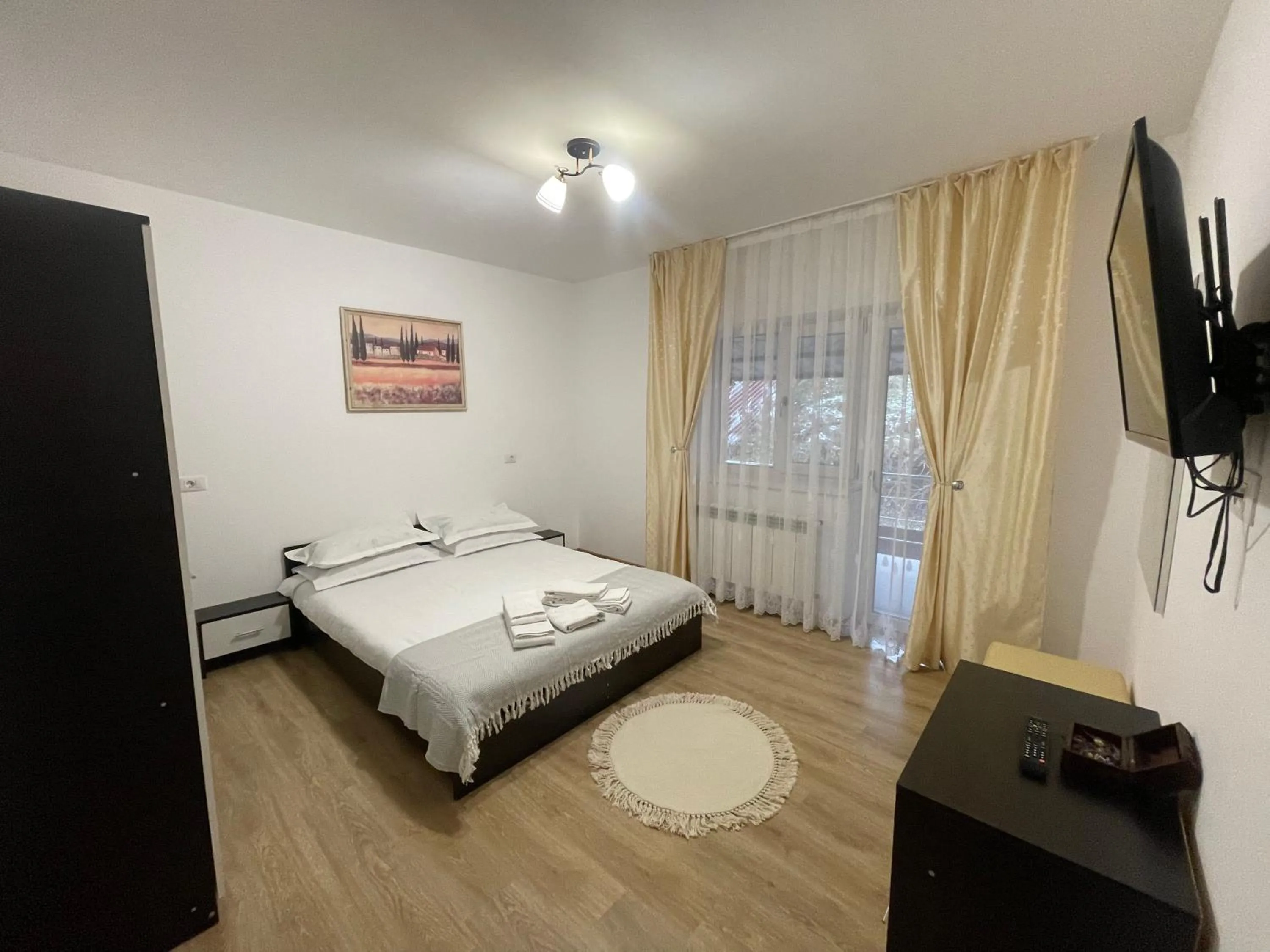 Bed in Cazare apartamente LAVI-TOUR Tg Neamț