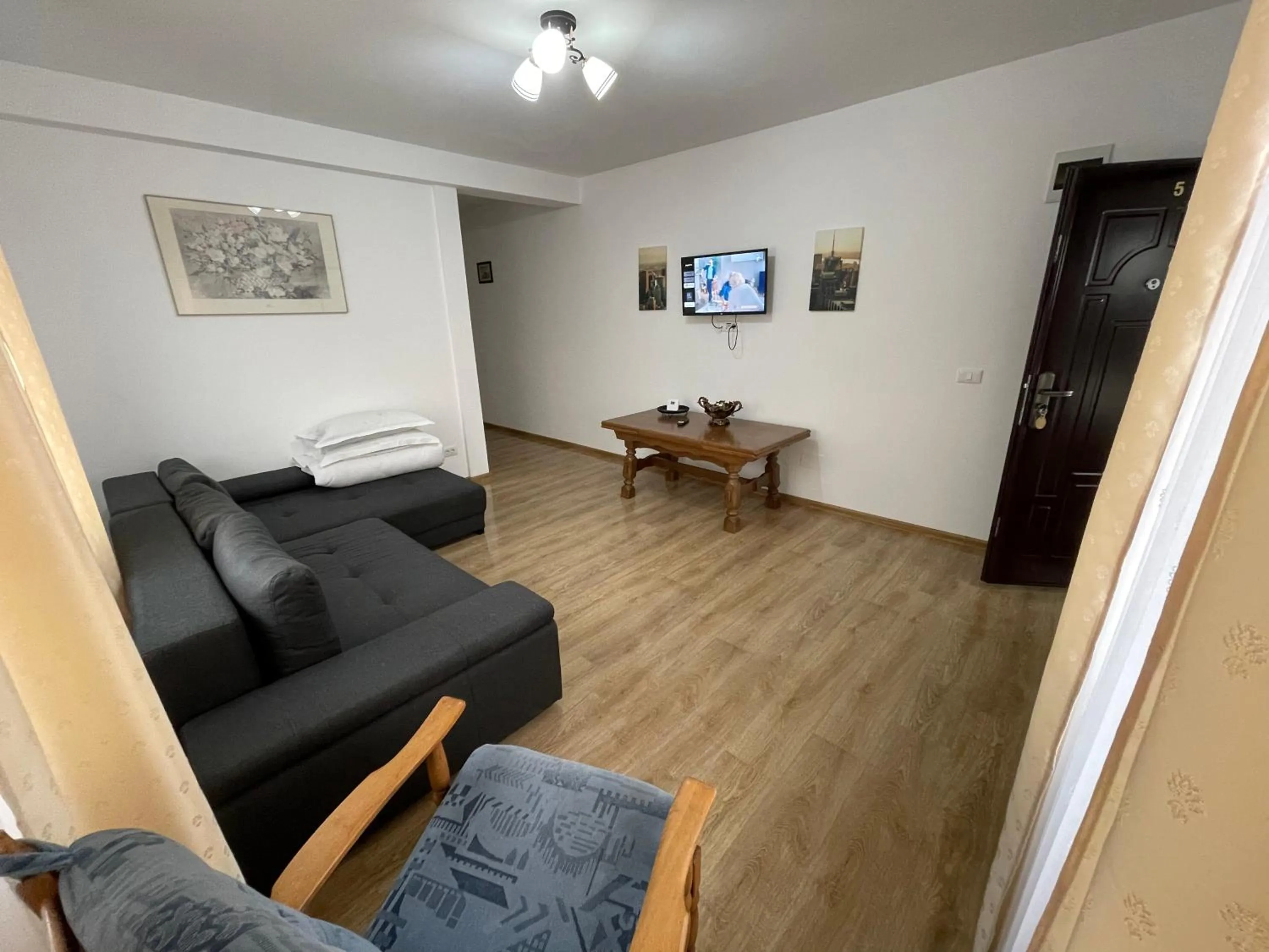 Cazare apartamente LAVI-TOUR Tg Neamț