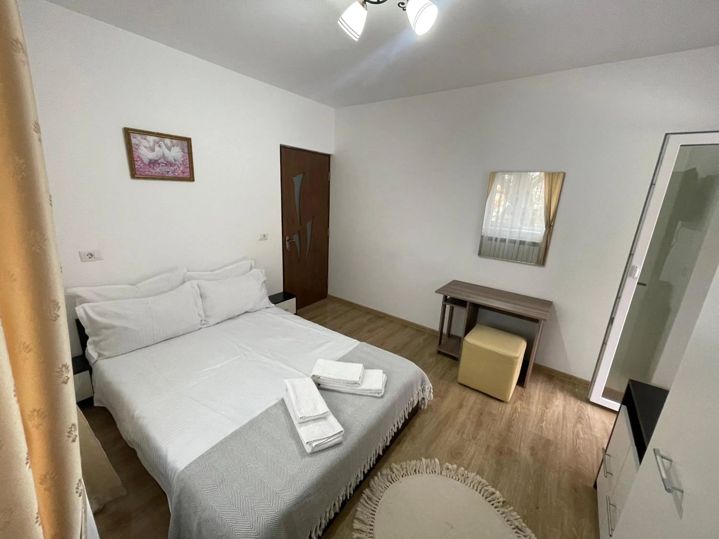 Bed in Cazare apartamente LAVI-TOUR Tg Neamț
