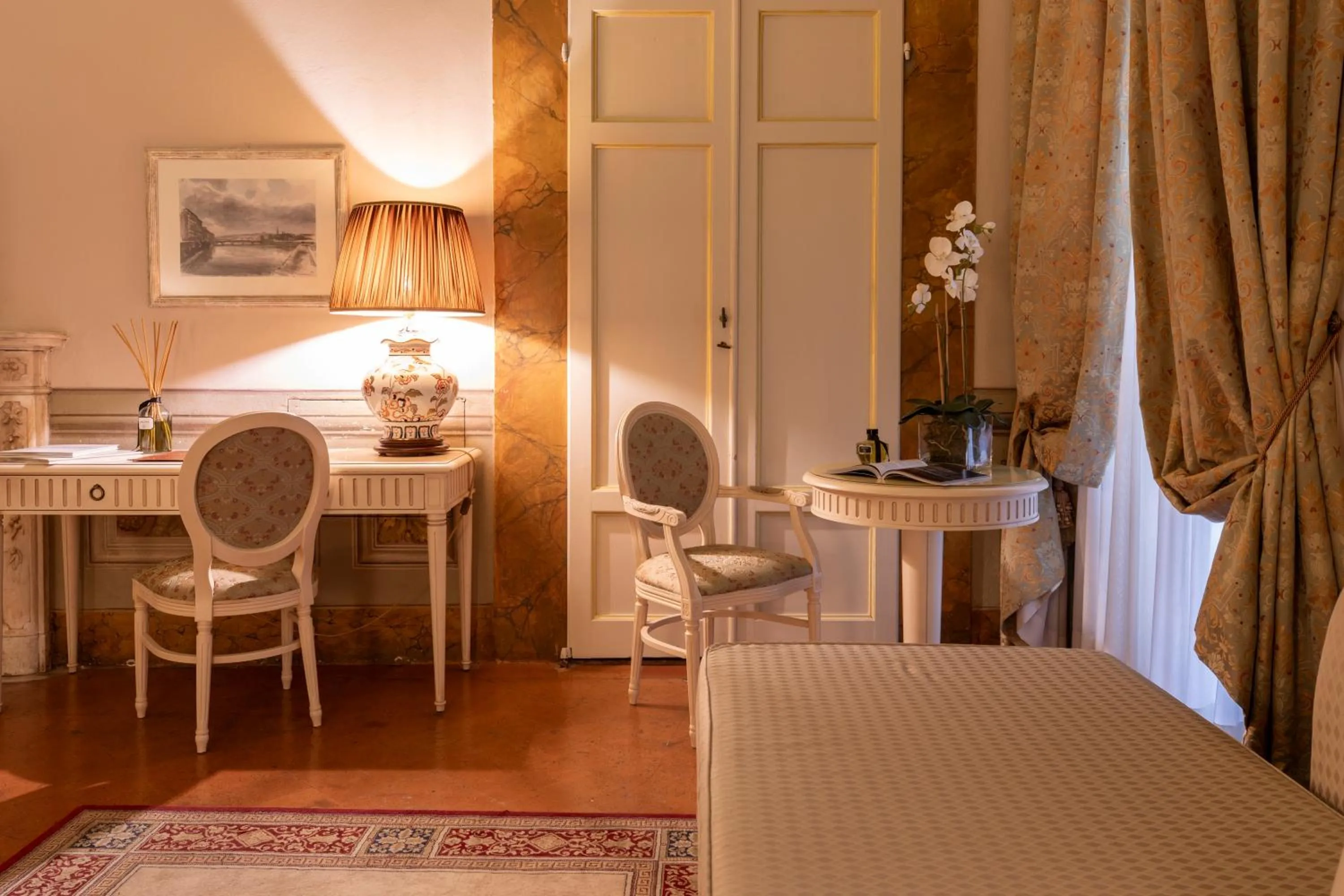 Seating area in Palazzo Guicciardini