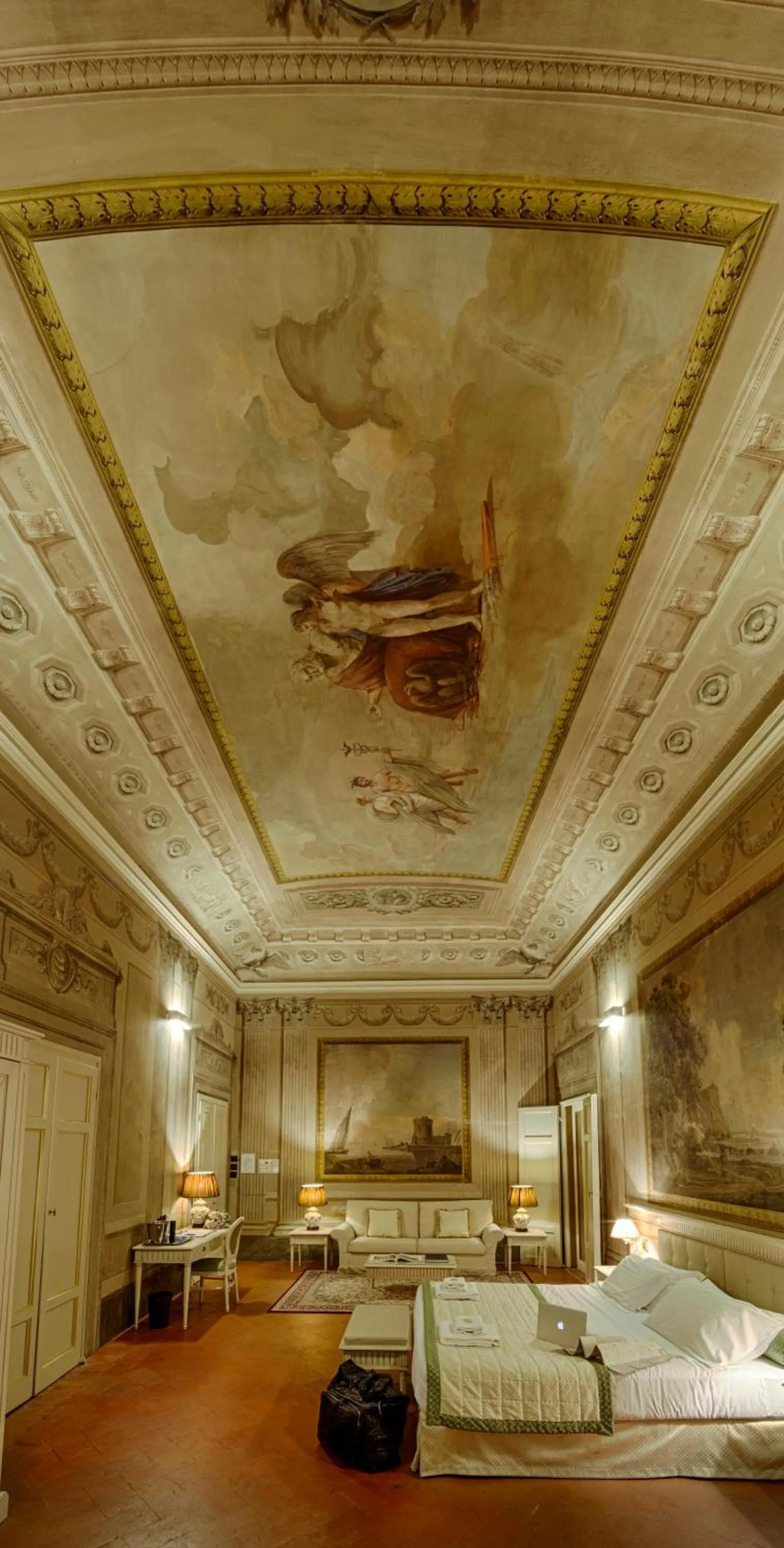 Photo of the whole room, Bed in Palazzo Guicciardini