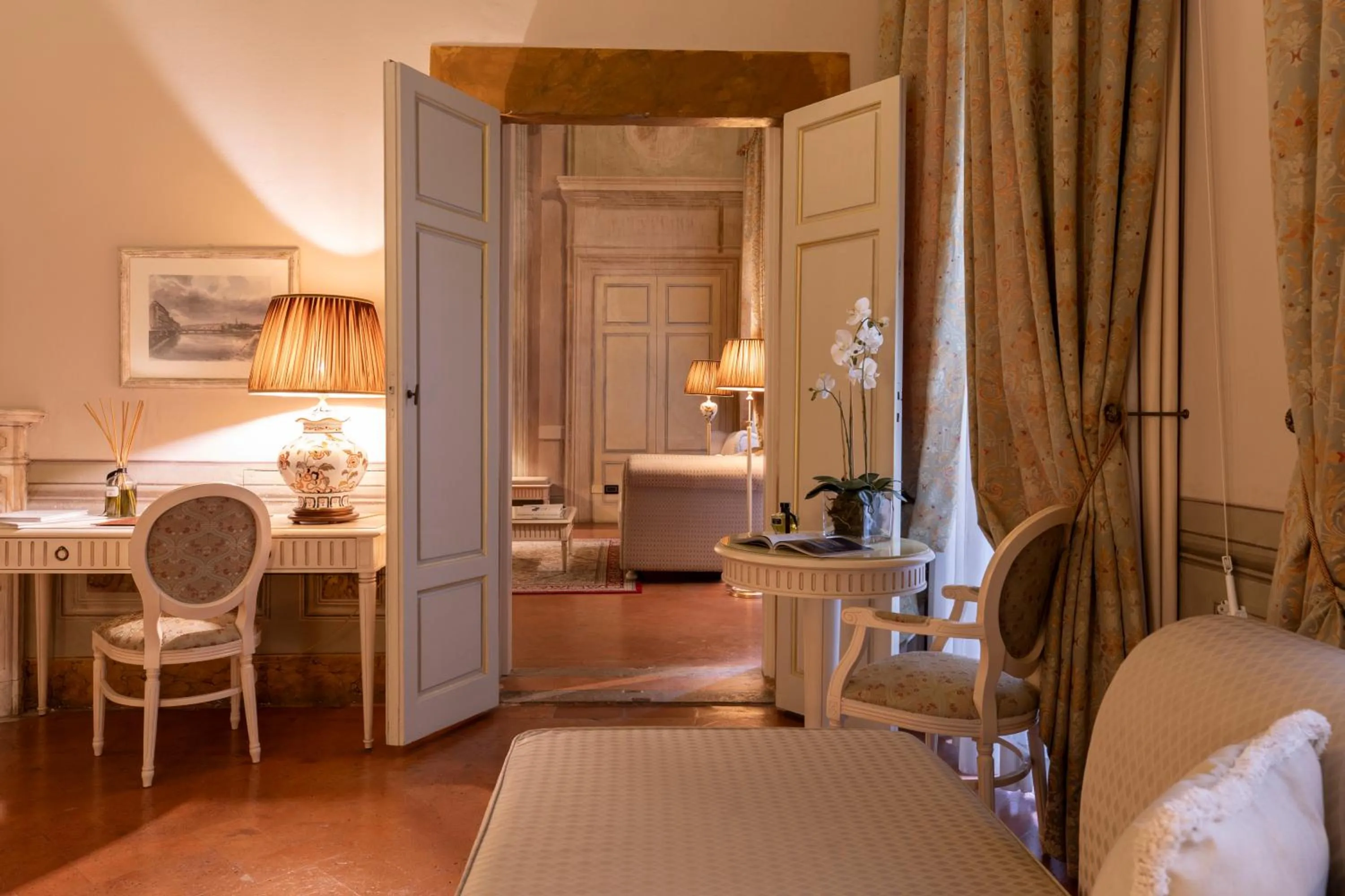 Seating area in Palazzo Guicciardini