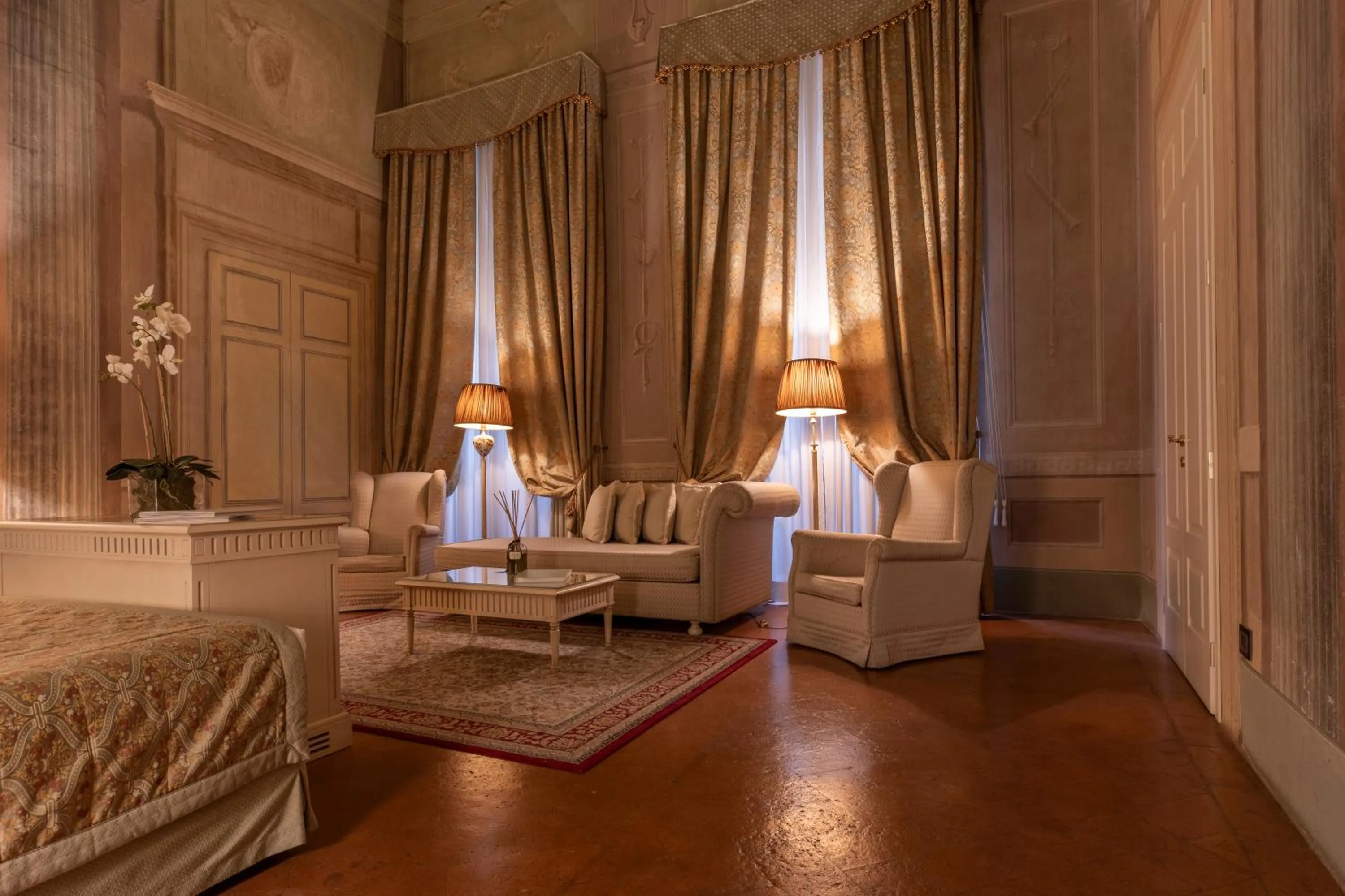 Seating area in Palazzo Guicciardini