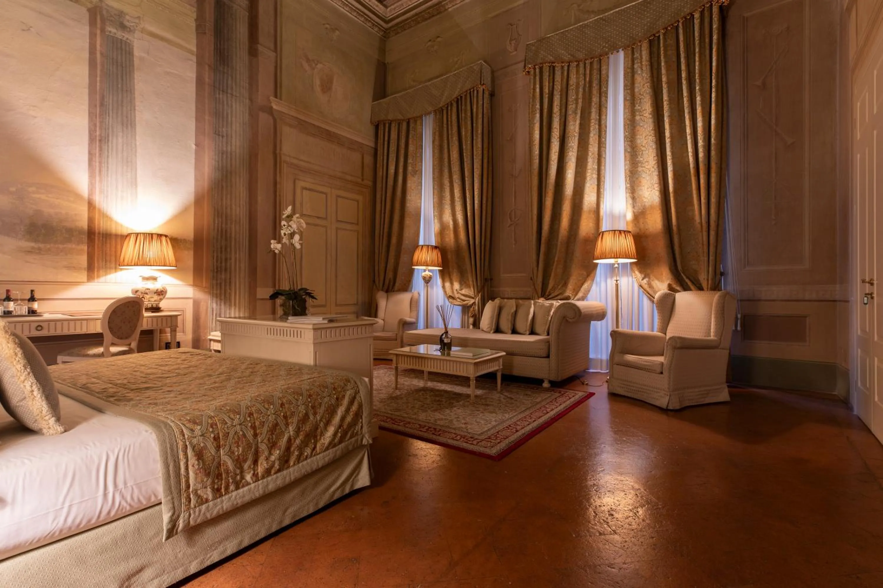 Photo of the whole room, Bed in Palazzo Guicciardini