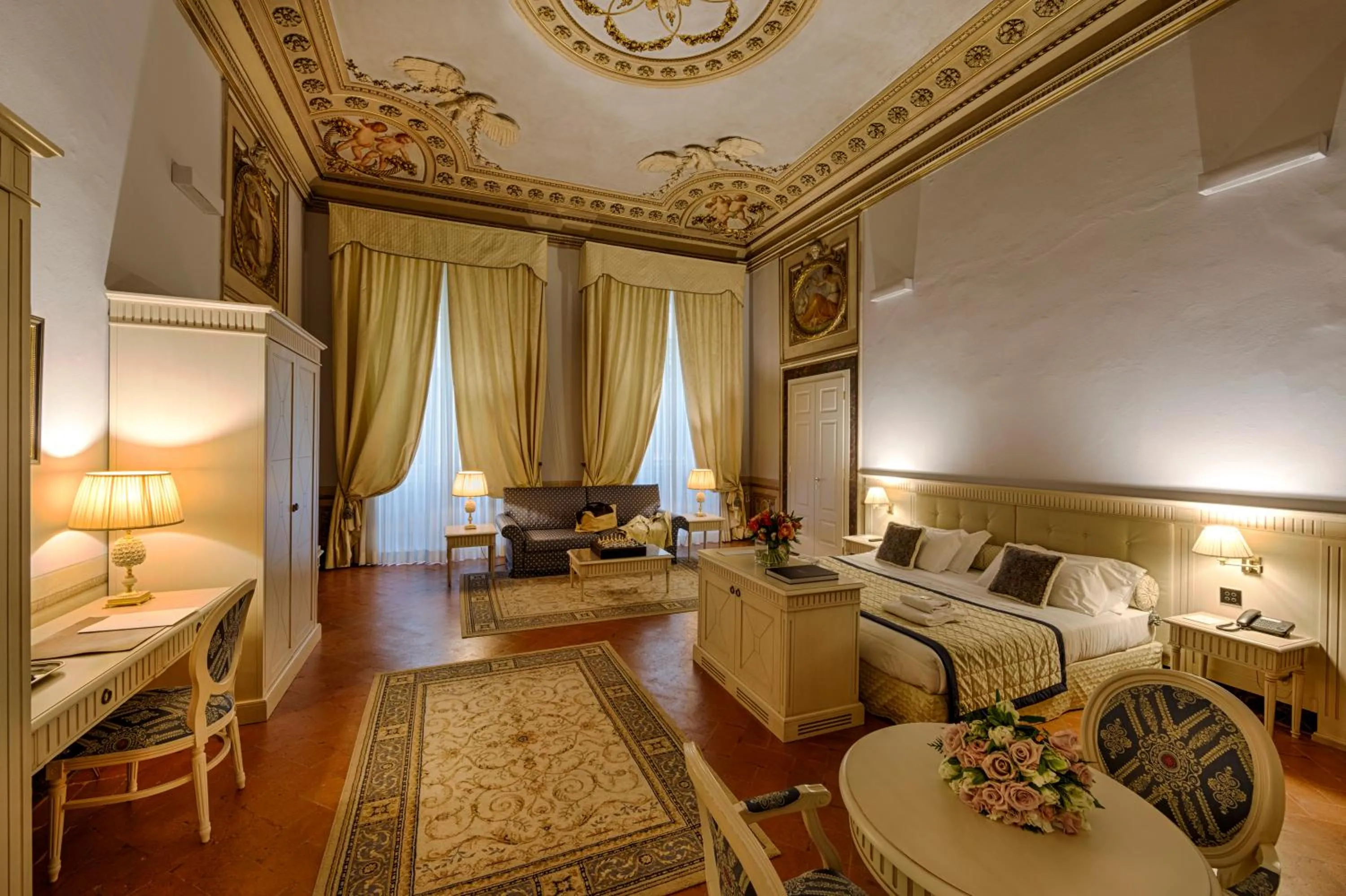 Photo of the whole room, Bed in Palazzo Guicciardini