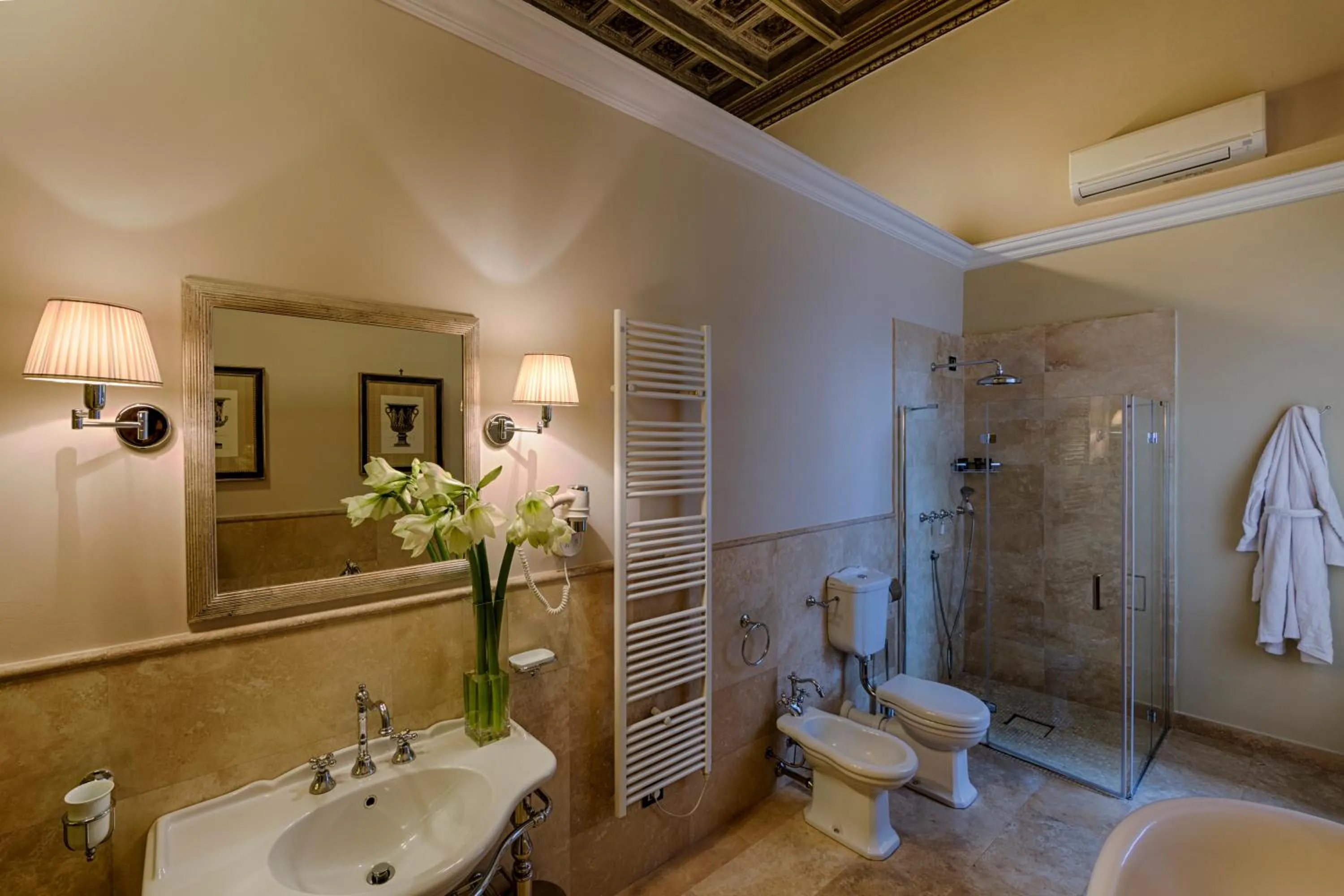 Shower in Palazzo Guicciardini