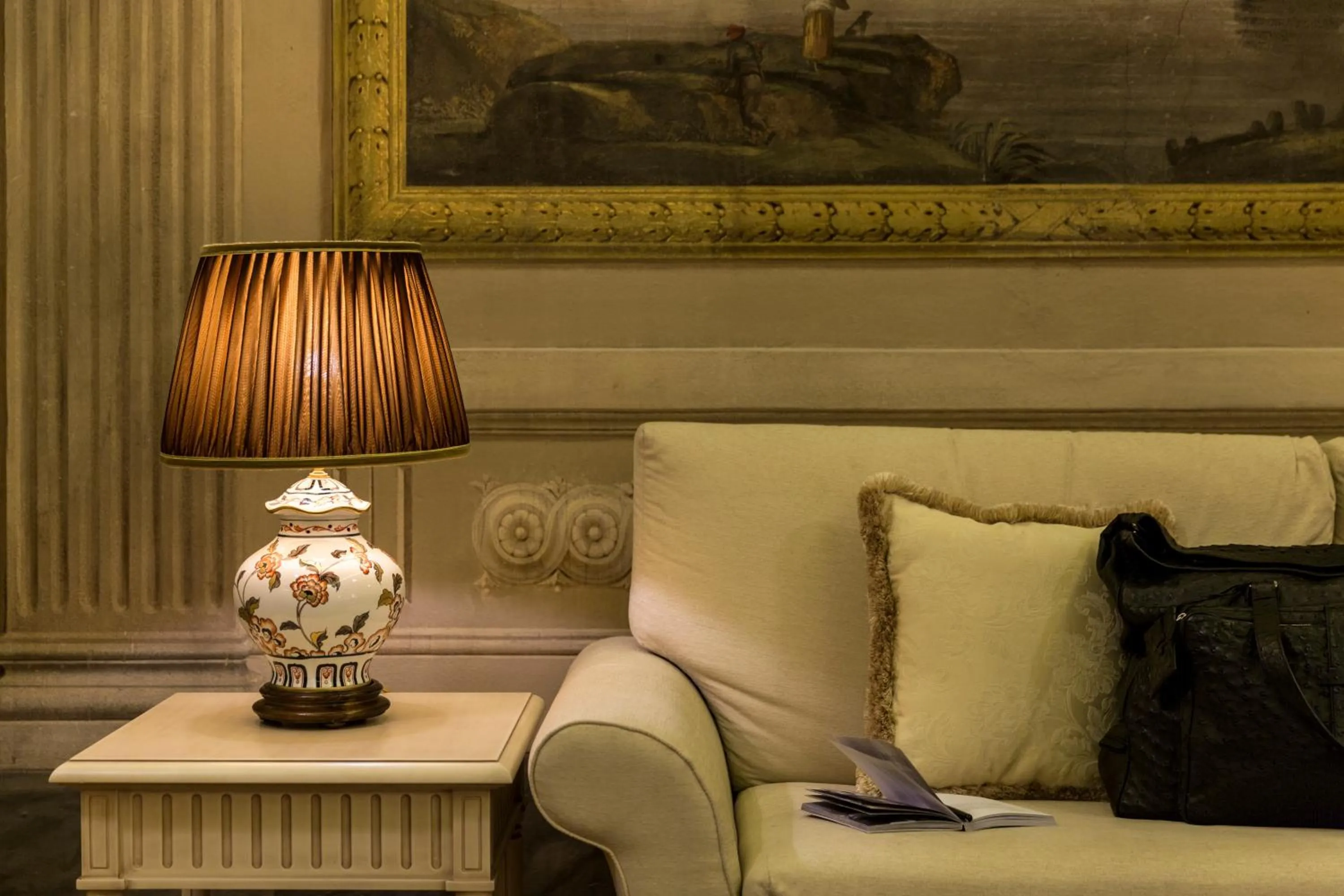 Seating area in Palazzo Guicciardini