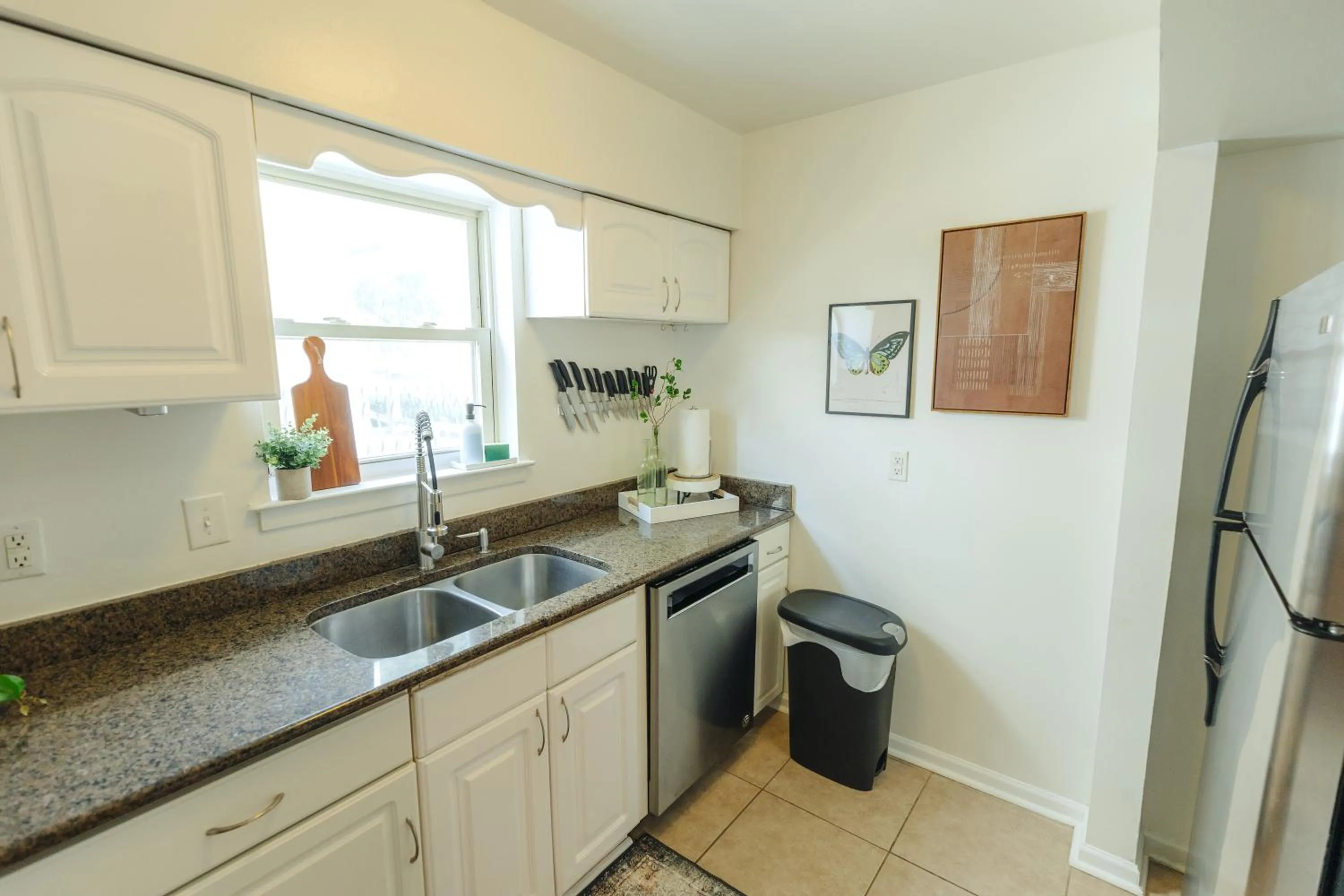 Kitchen or kitchenette in Centrally Located 2BR Overton Square Unit 1 Fast WiFi Free Parking Yes Pets