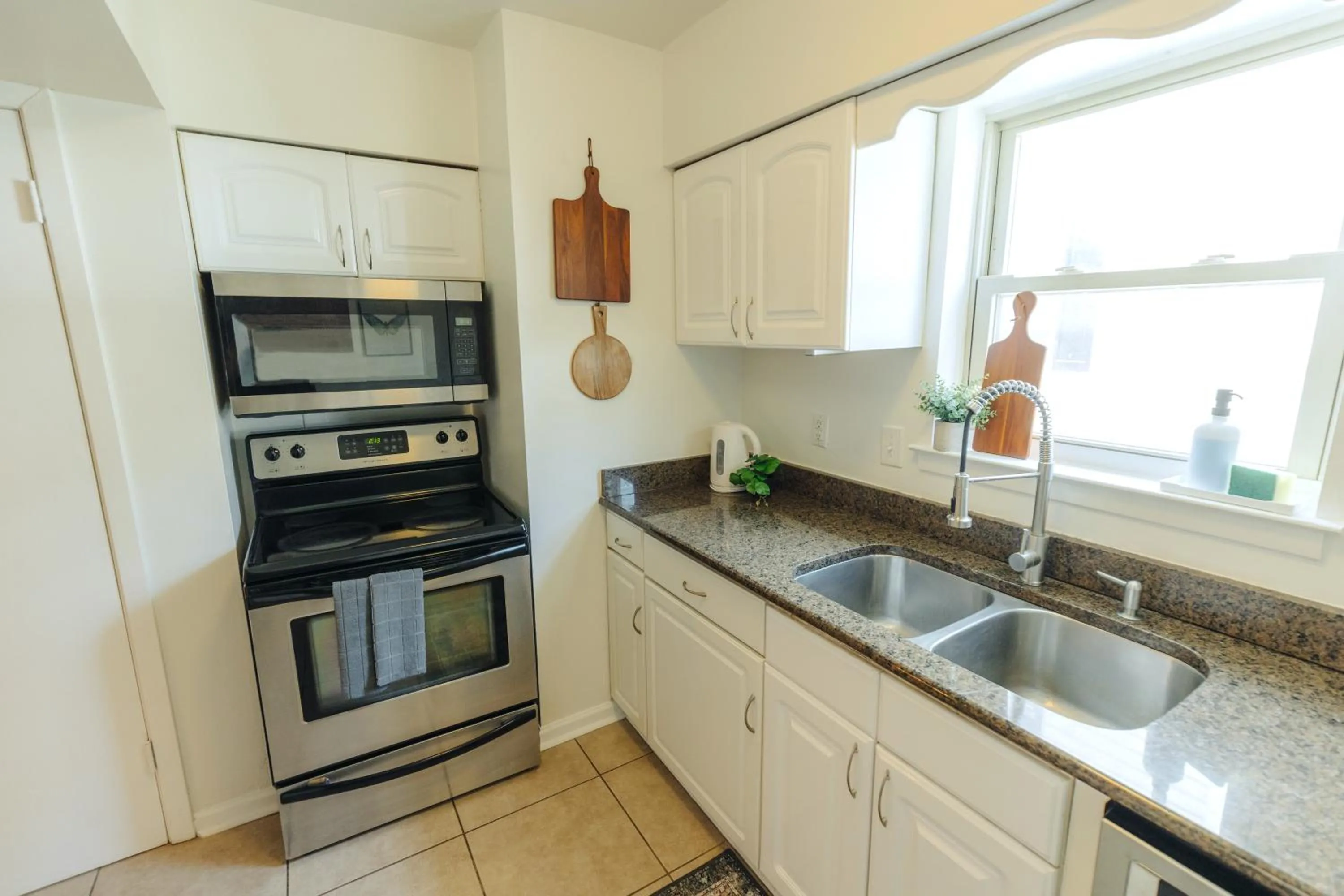 Kitchen or kitchenette in Centrally Located 2BR Overton Square Unit 1 Fast WiFi Free Parking Yes Pets