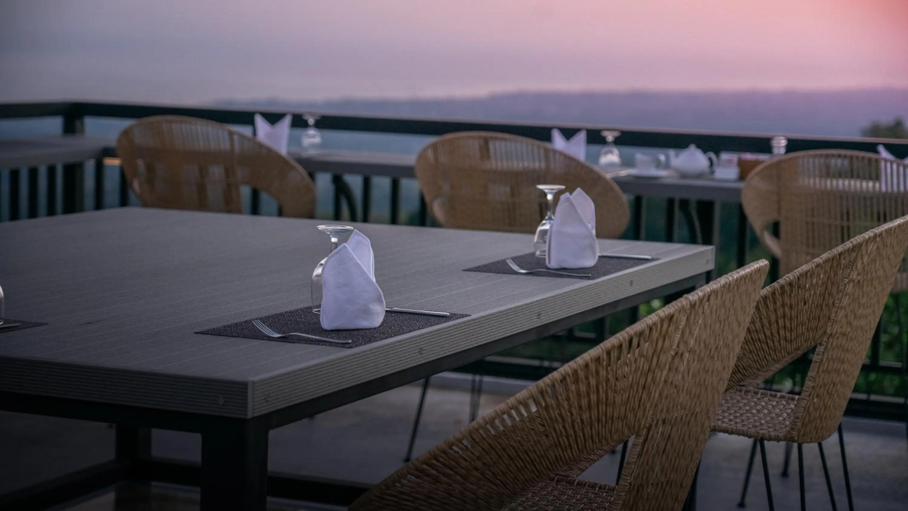 Restaurant/places to eat in Villa Selonding Batu