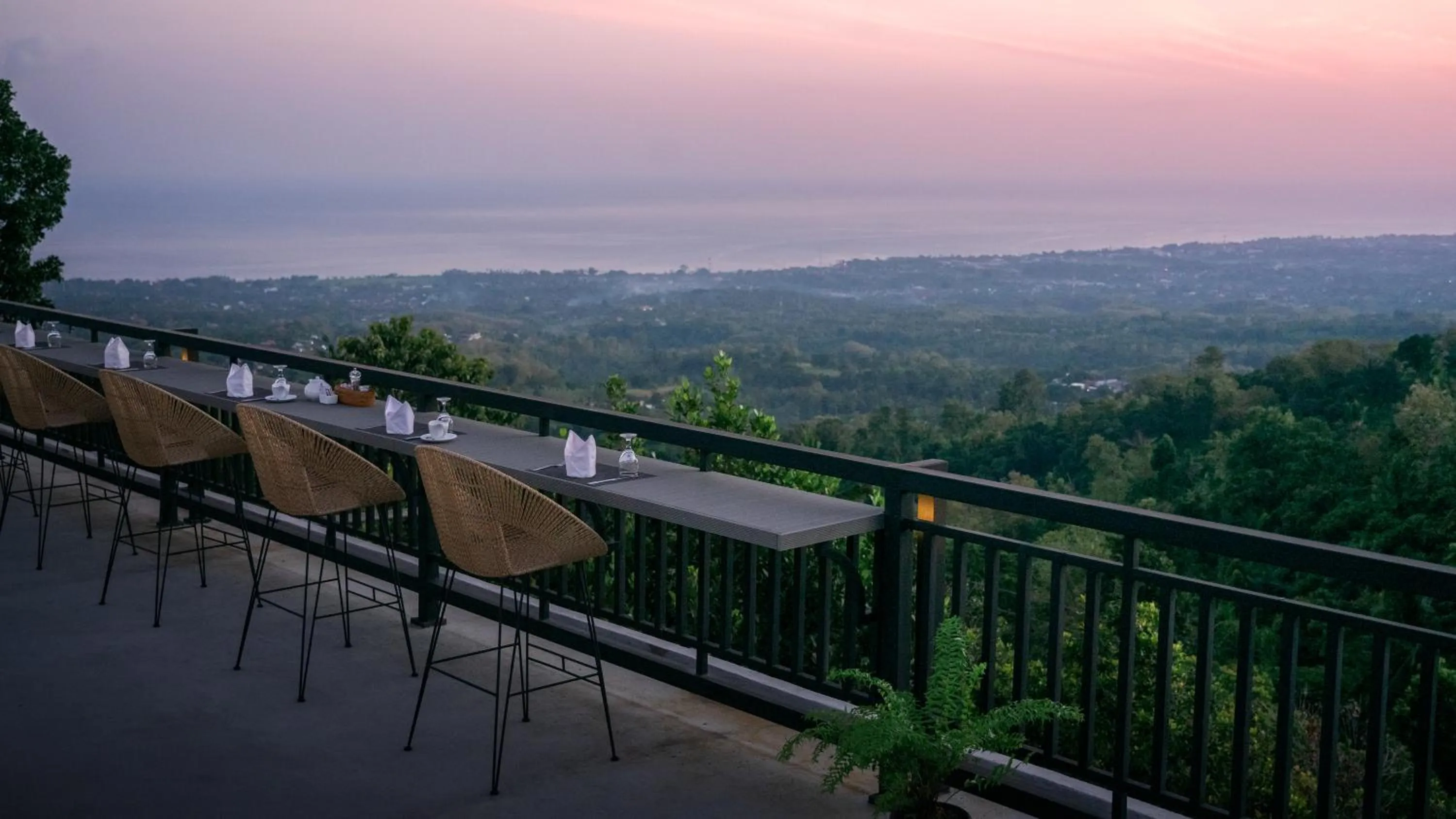 Restaurant/places to eat in Villa Selonding Batu