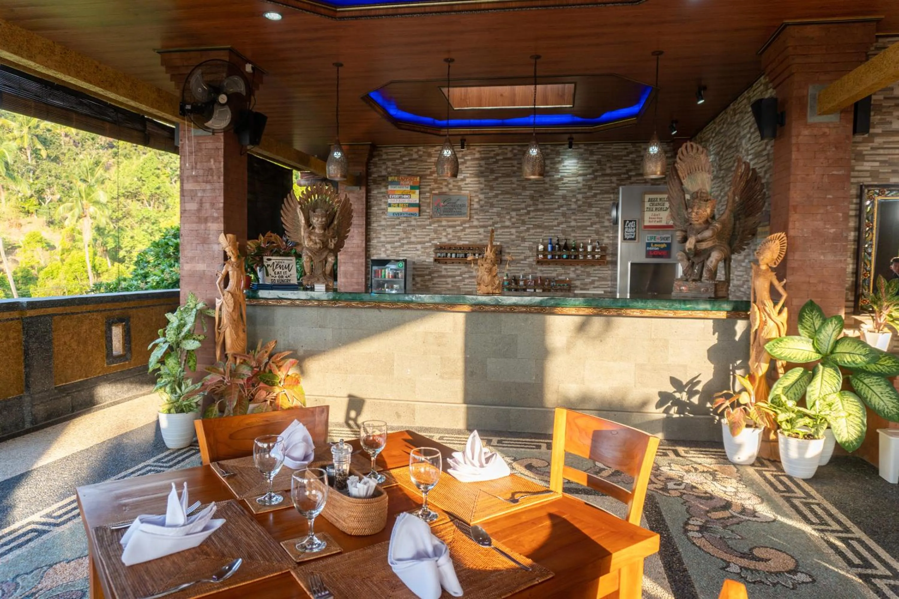 Restaurant/places to eat in Villa Selonding Batu