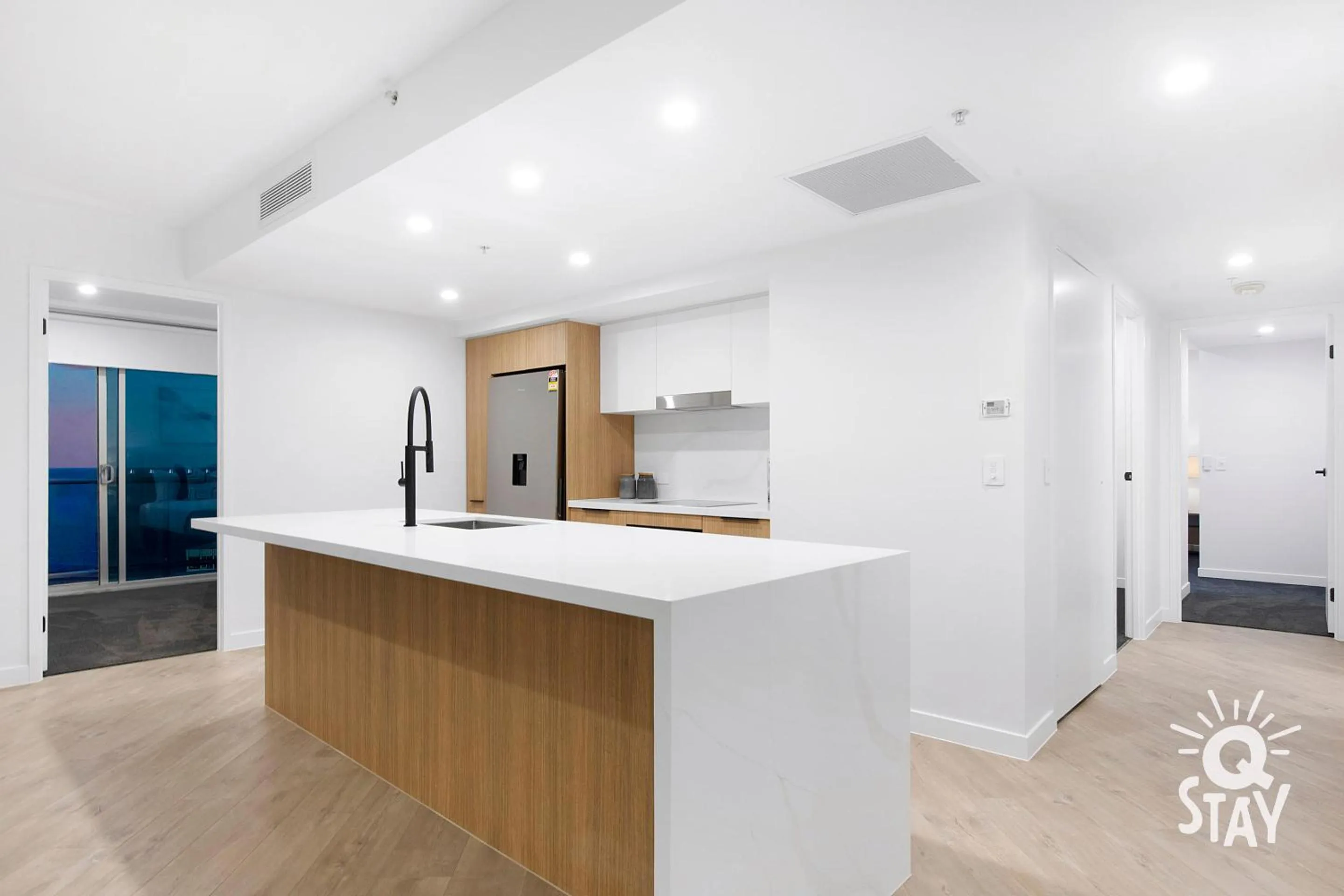 Coffee/tea facilities in Chevron Renaissance by Vaun