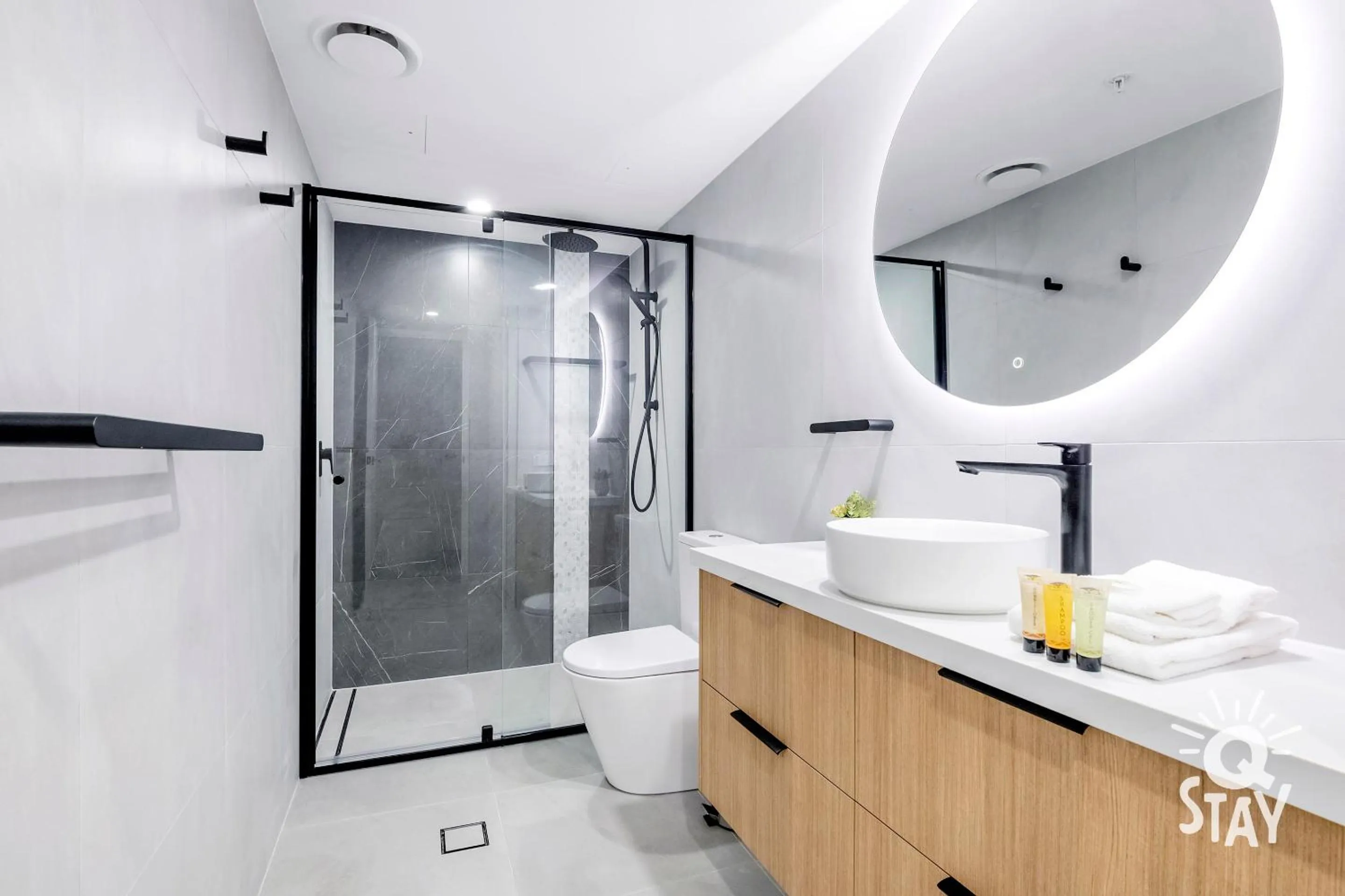 Bathroom in Chevron Renaissance by Vaun