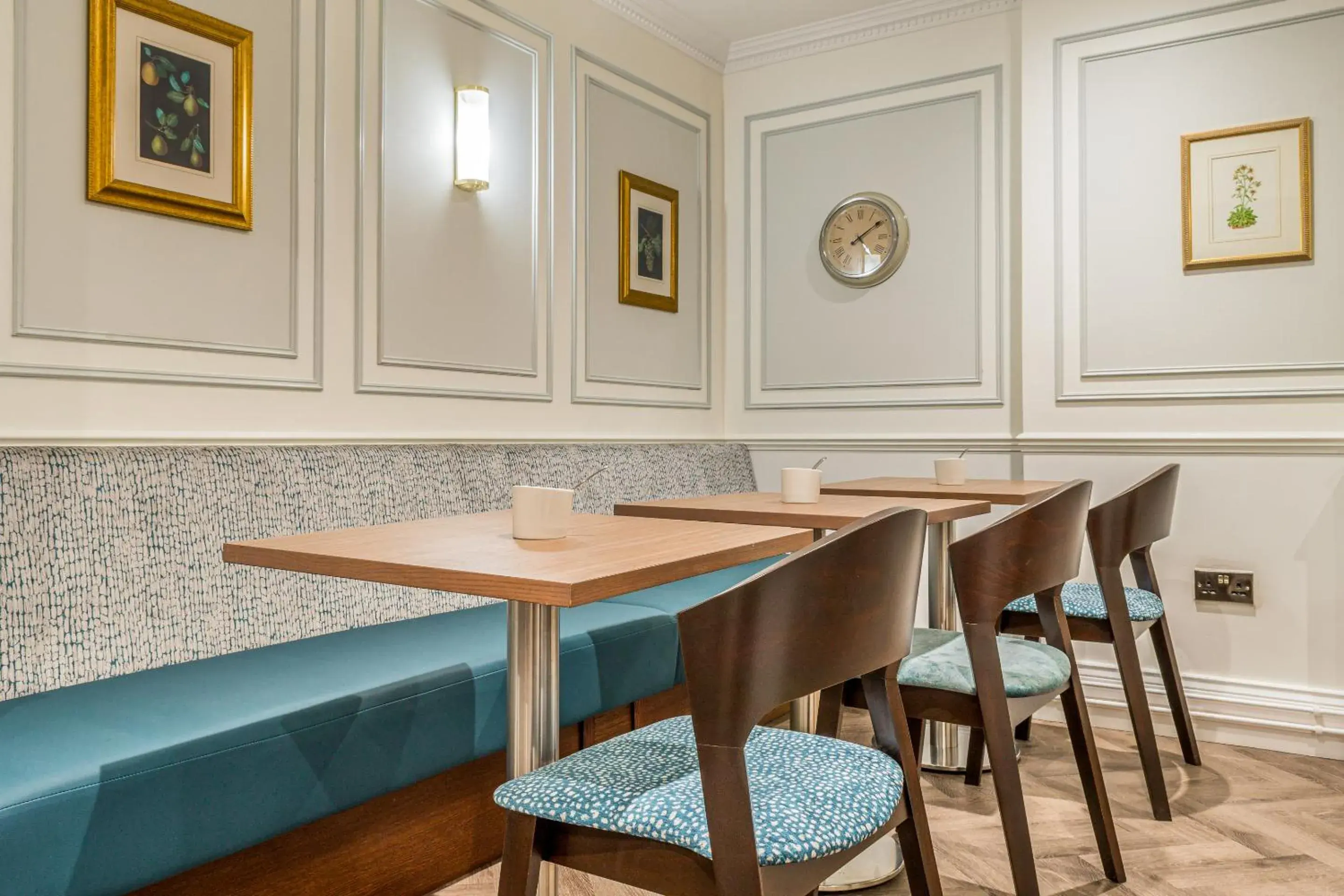 Breakfast in Princes Square Breakfast in Princes Square