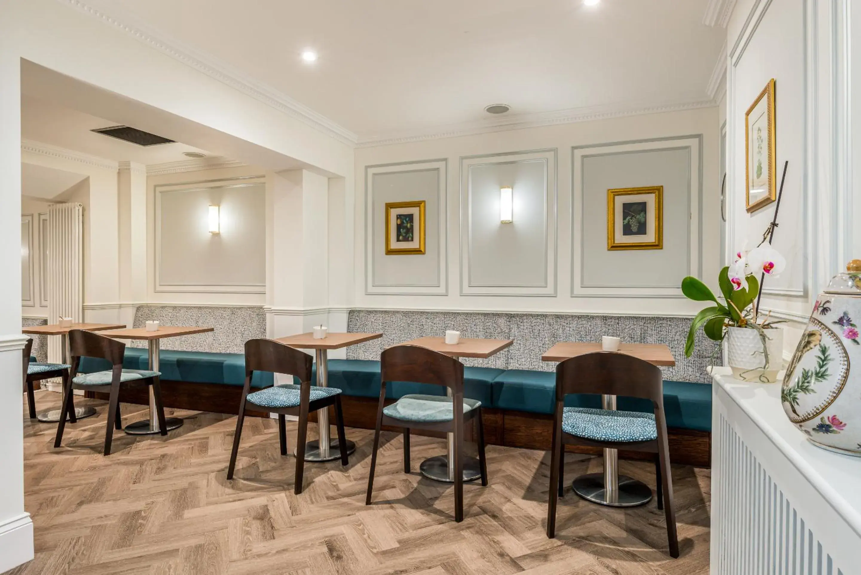 Breakfast in Princes Square Breakfast in Princes Square