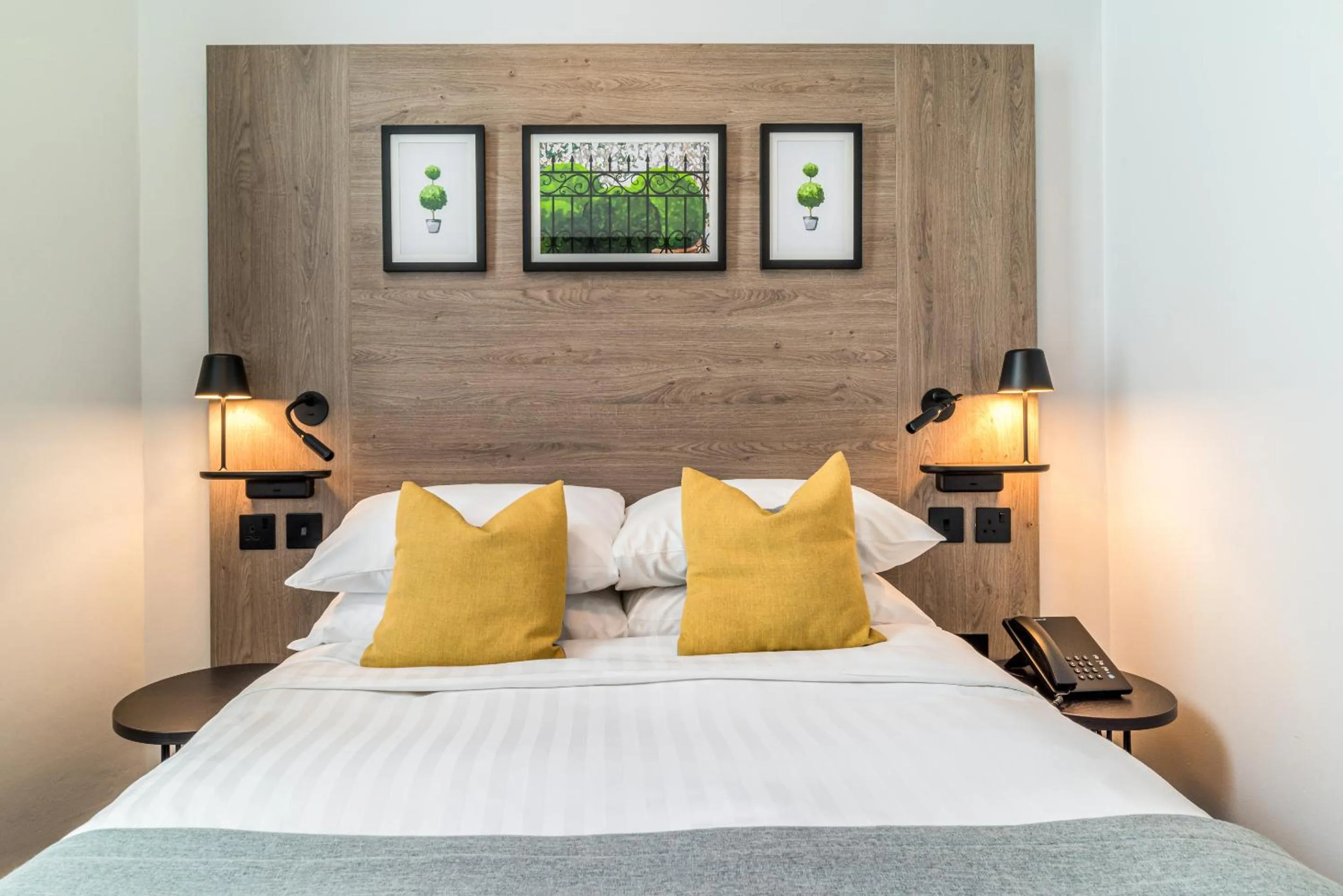 Bedroom, Bed in Princes Square