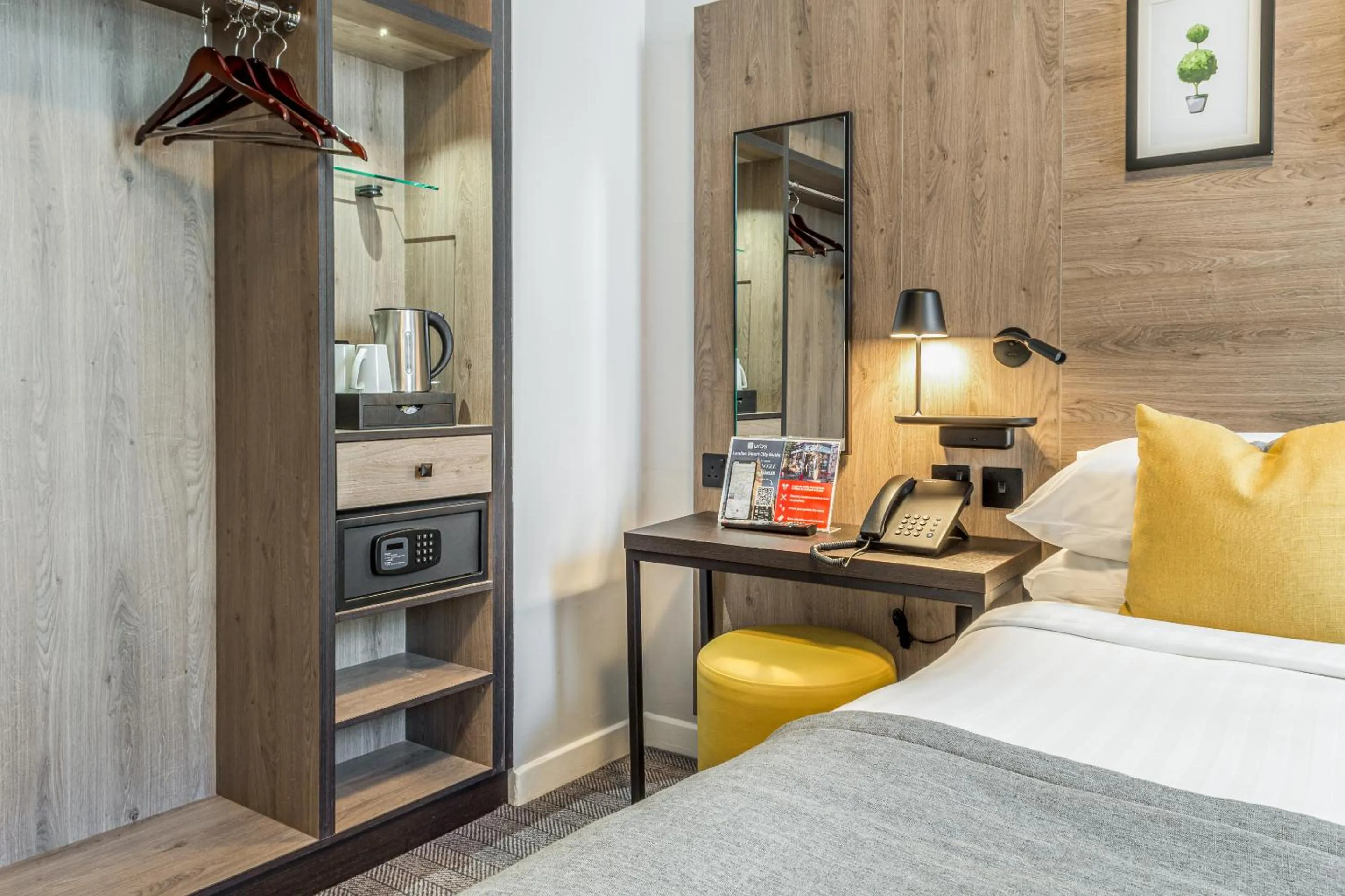 Bedroom, Bed in Princes Square