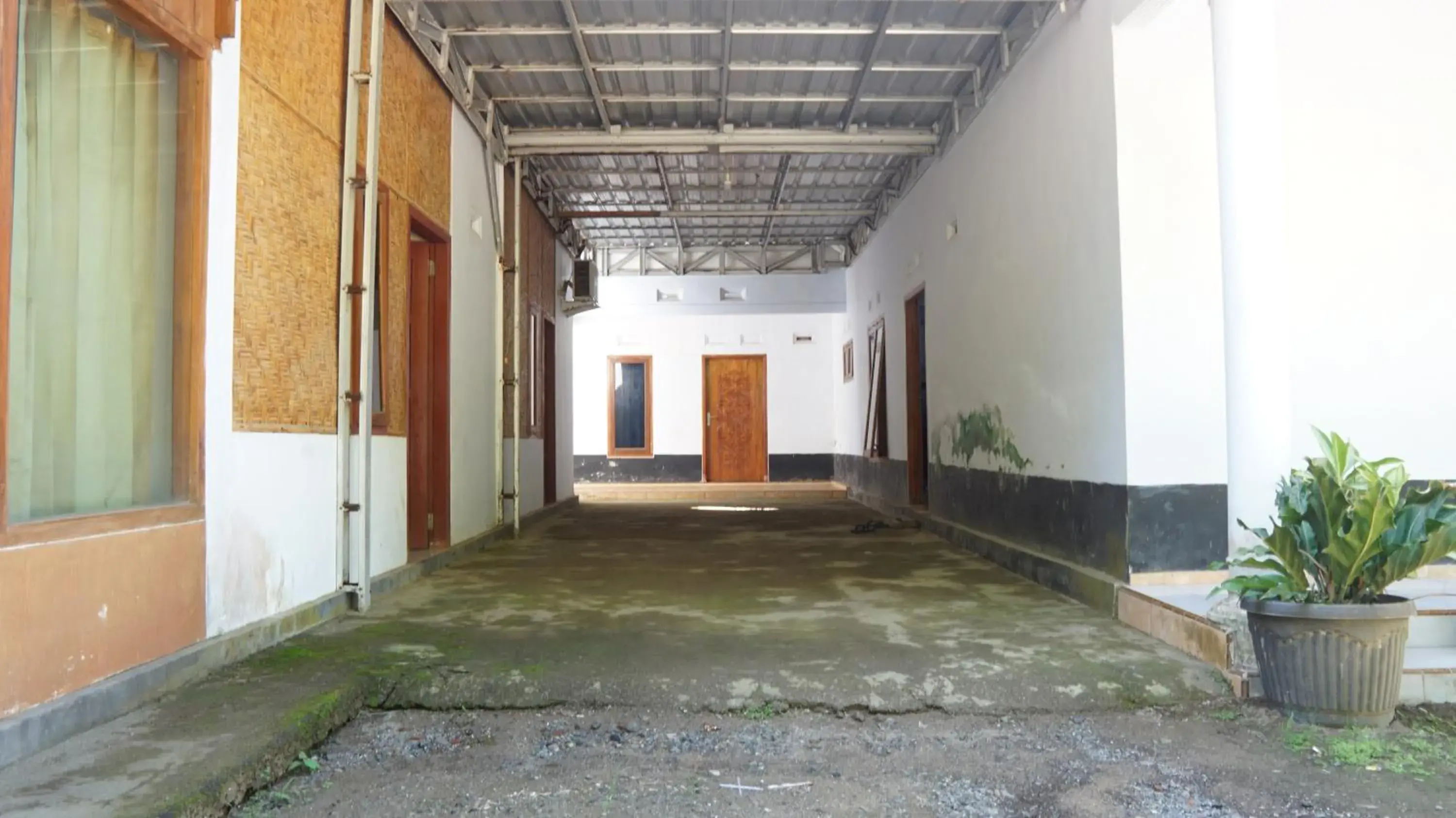 Lobby or reception in Hotel O Homestay Srikandi Pulau Merah BeachNearPantai Pancer Lobby or reception in Hotel O Homestay Srikandi Pulau Merah BeachNearPantai Pancer