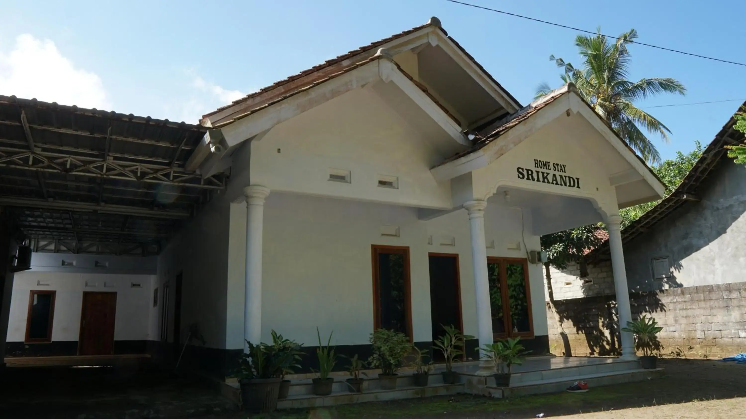 Facade/entrance in Hotel O Homestay Srikandi Pulau Merah BeachNearPantai Pancer Facade/entrance in Hotel O Homestay Srikandi Pulau Merah BeachNearPantai Pancer