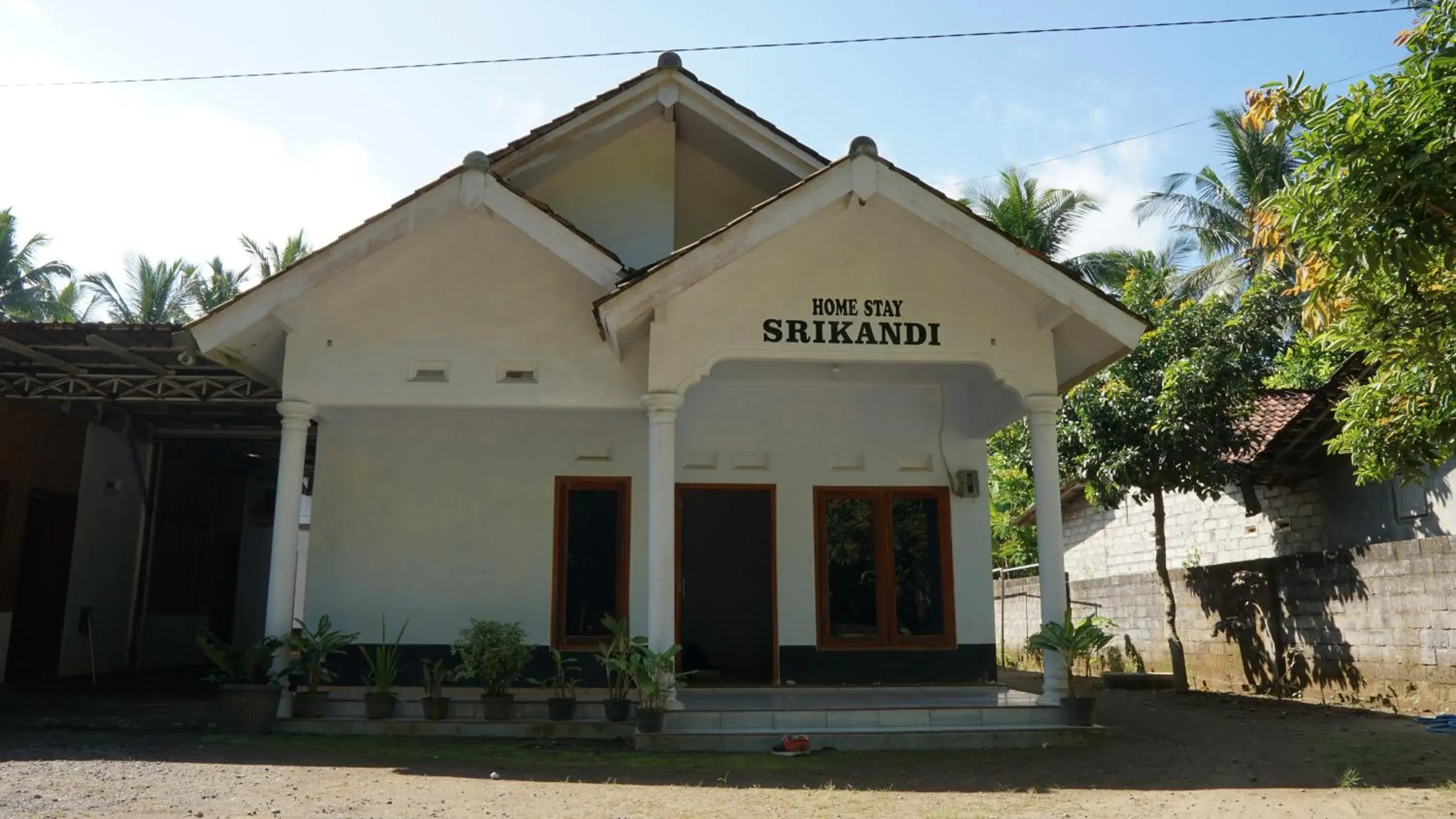 Facade/entrance in Hotel O Homestay Srikandi Pulau Merah BeachNearPantai Pancer Facade/entrance in Hotel O Homestay Srikandi Pulau Merah BeachNearPantai Pancer