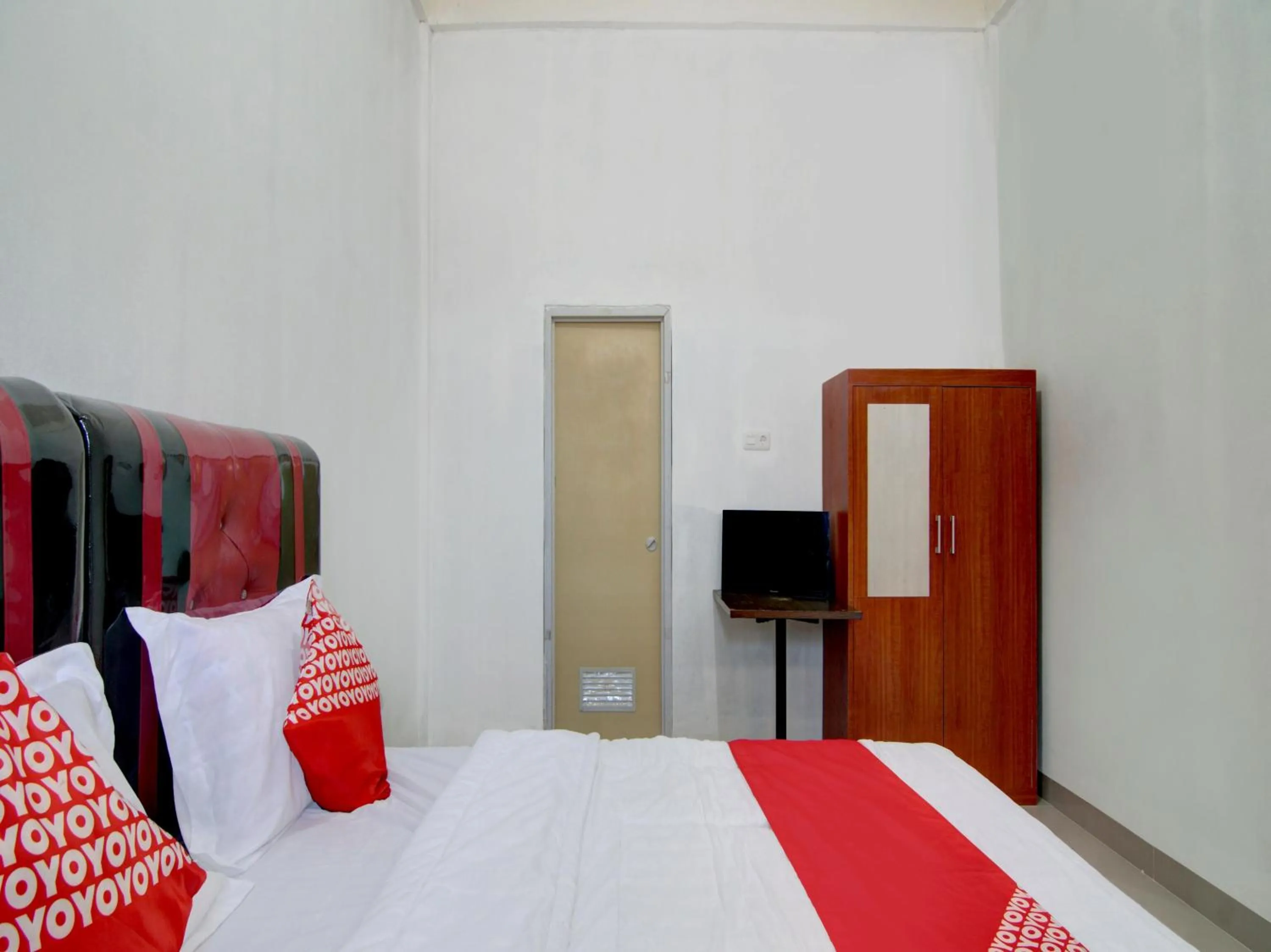 Bedroom, Bed in Hotel O Jasmine House Syariah Near Masjid Nurul Ikhwan