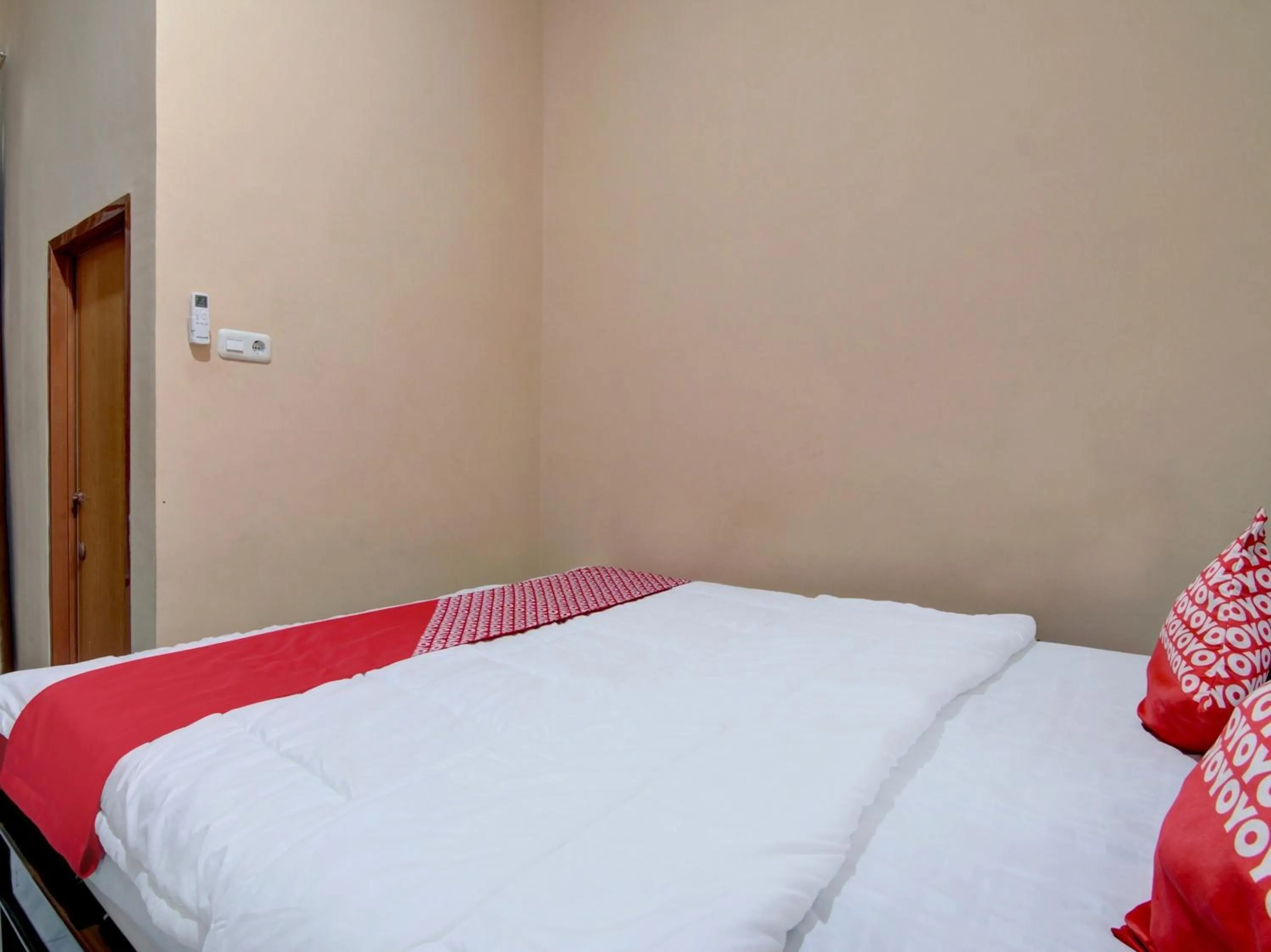 Bedroom, Bed in Hotel O Jasmine House Syariah Near Masjid Nurul Ikhwan